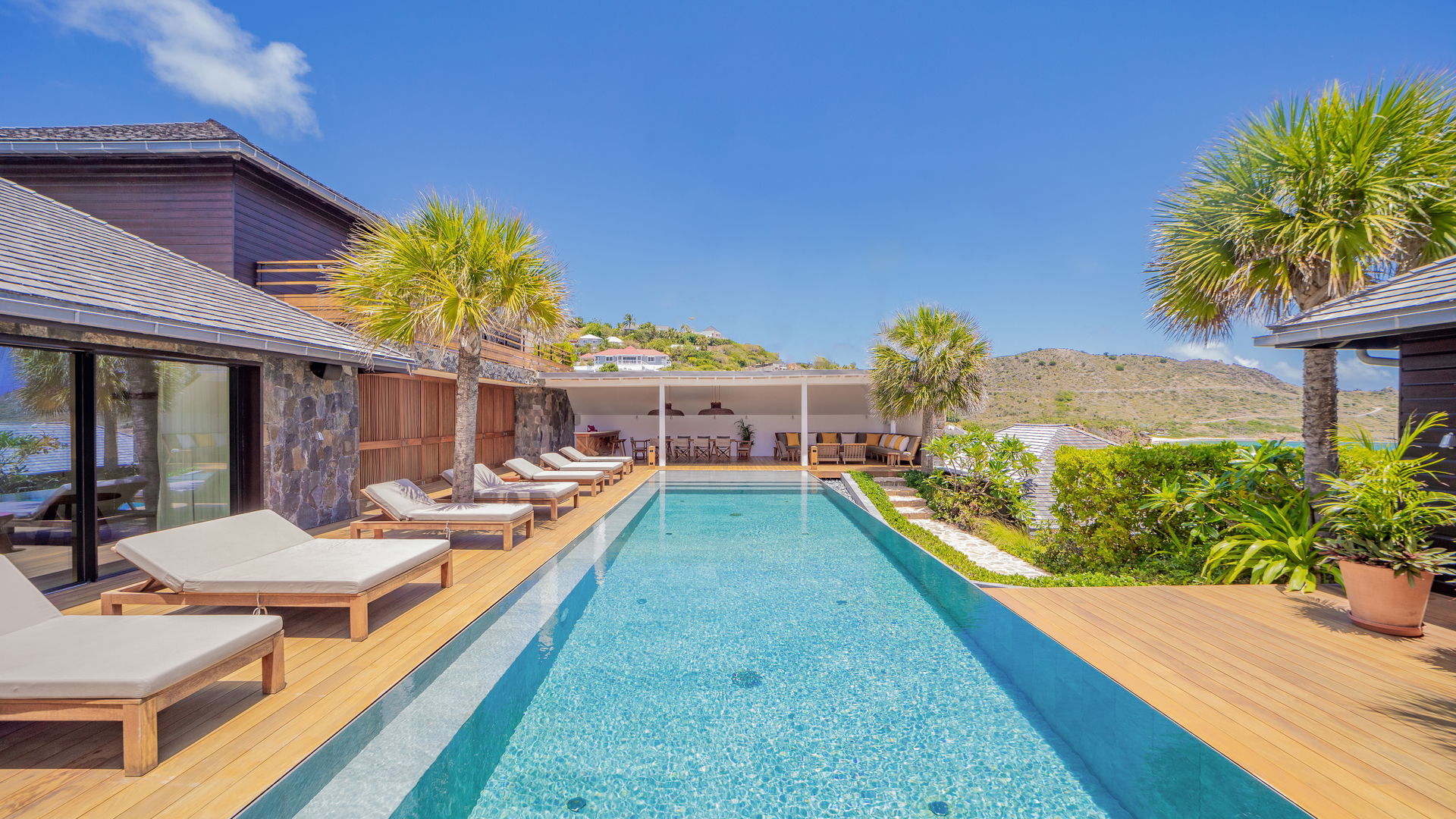POOL & TERRACE