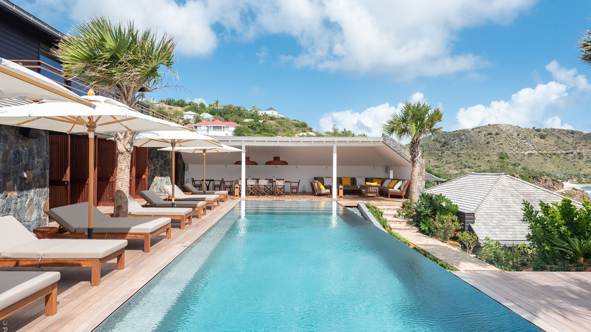 POOL & TERRACE
