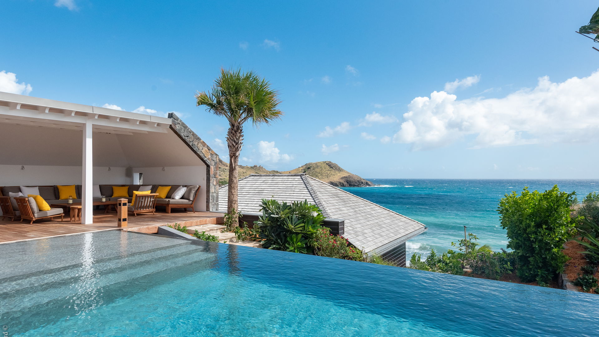 POOL & TERRACE
