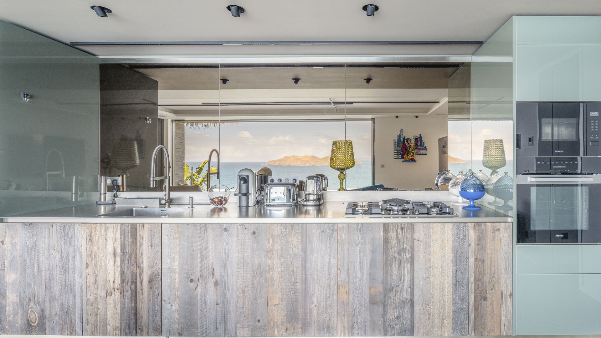 KITCHEN & DINING AREA