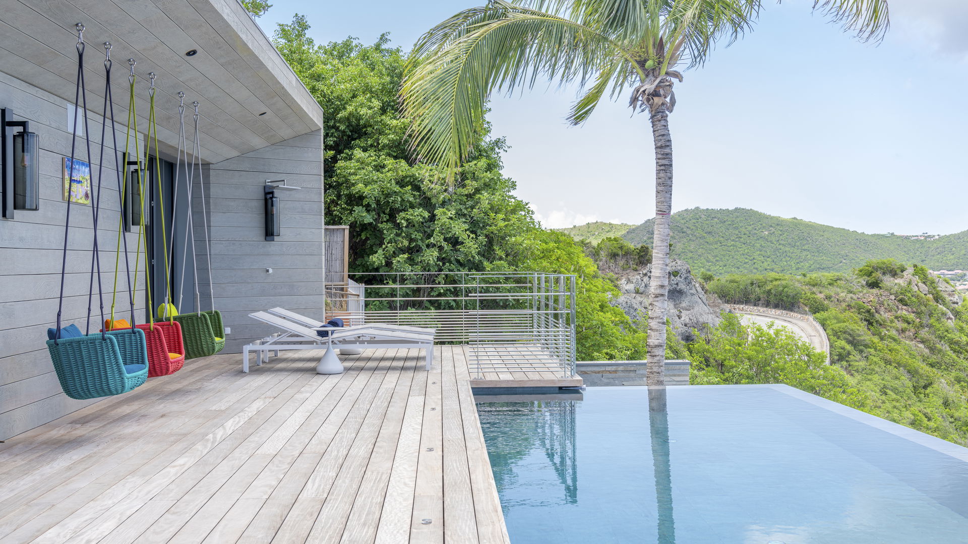 POOL & TERRACE