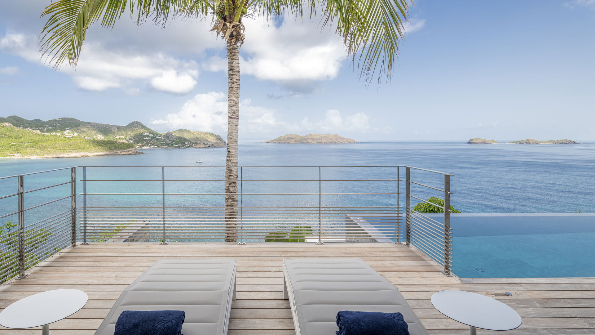 POOL & TERRACE