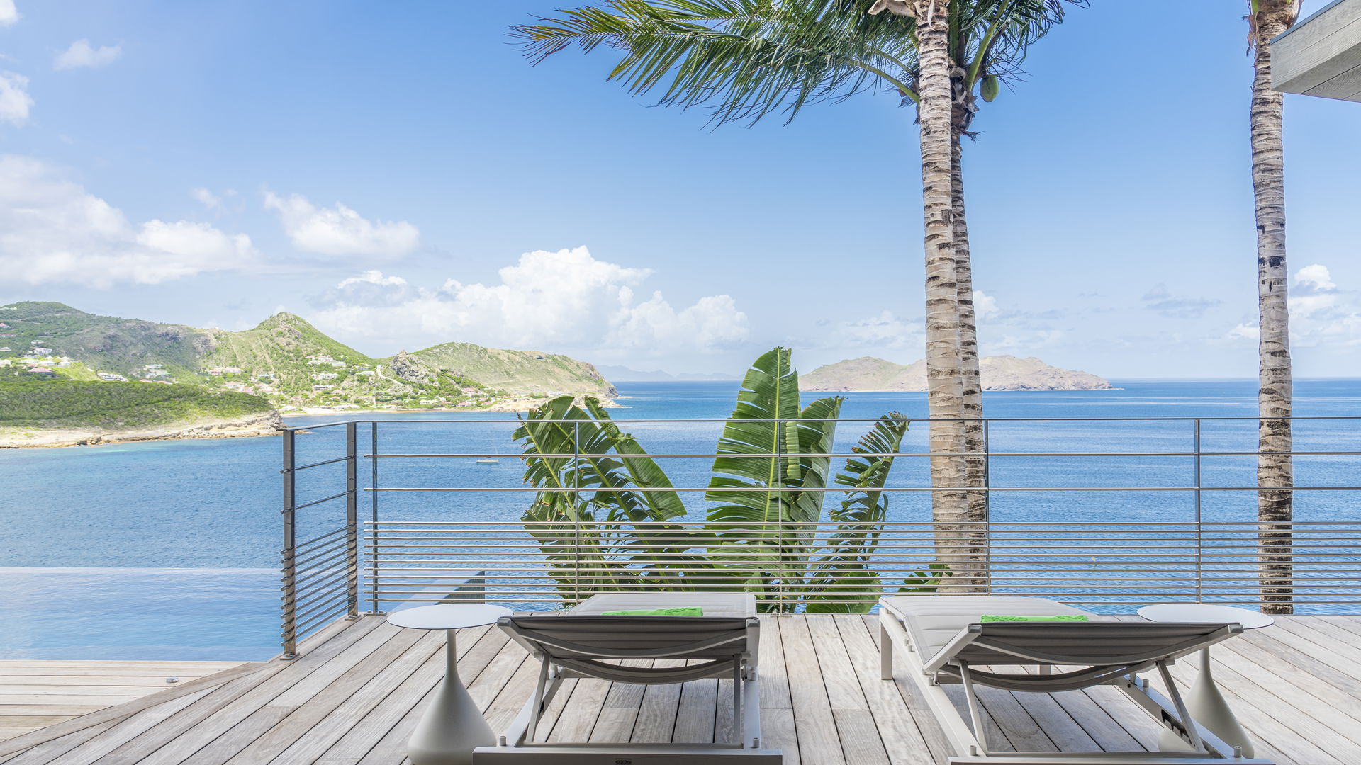 POOL & TERRACE