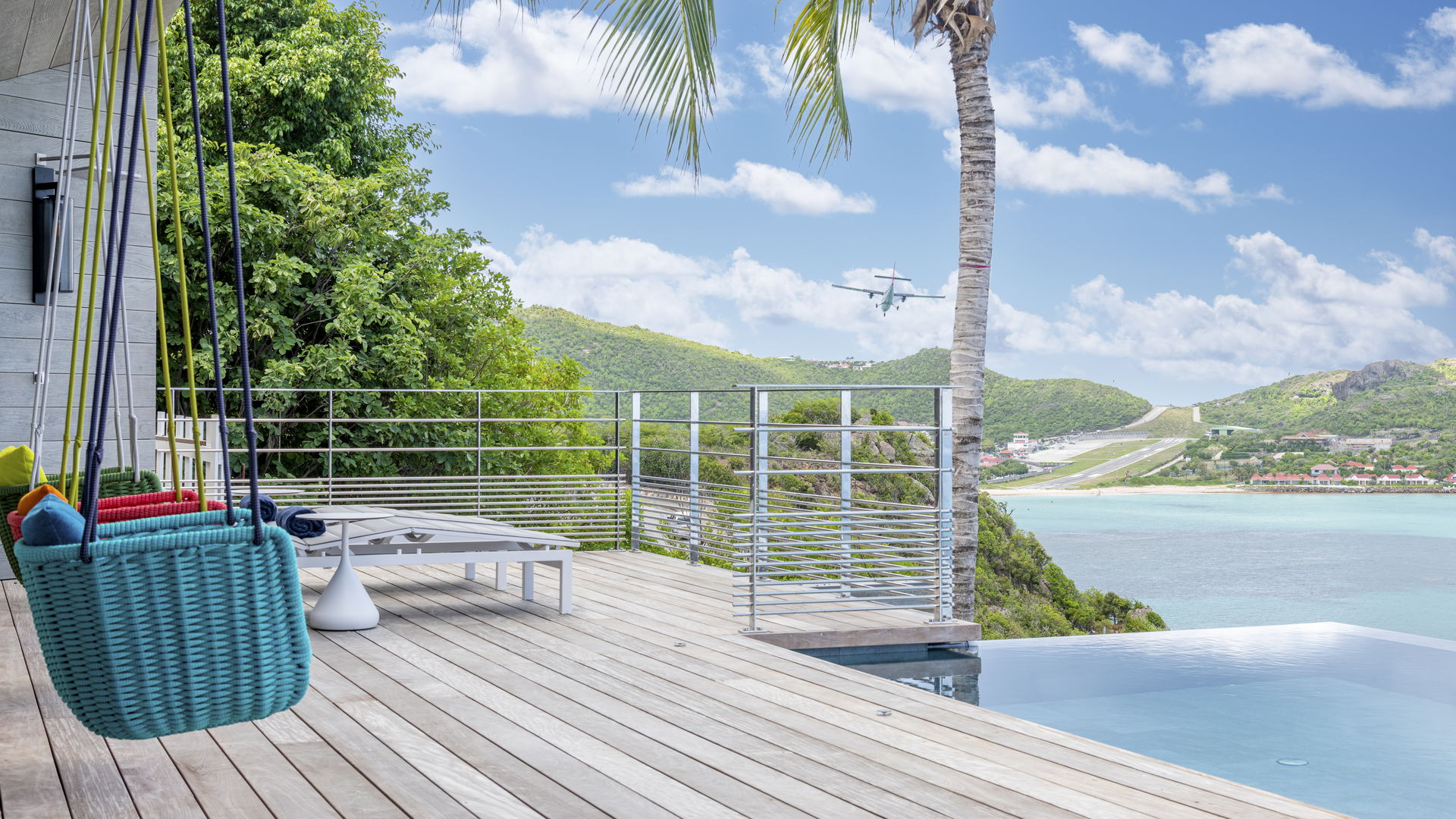 POOL & TERRACE