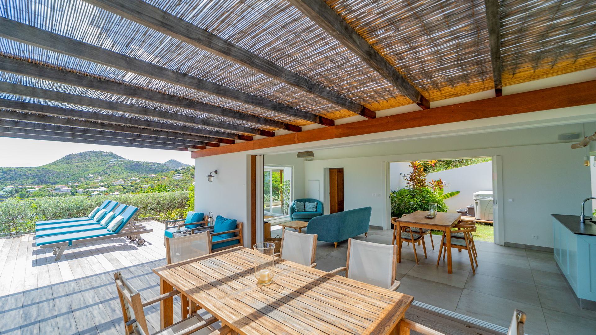KITCHEN & DINING AREA