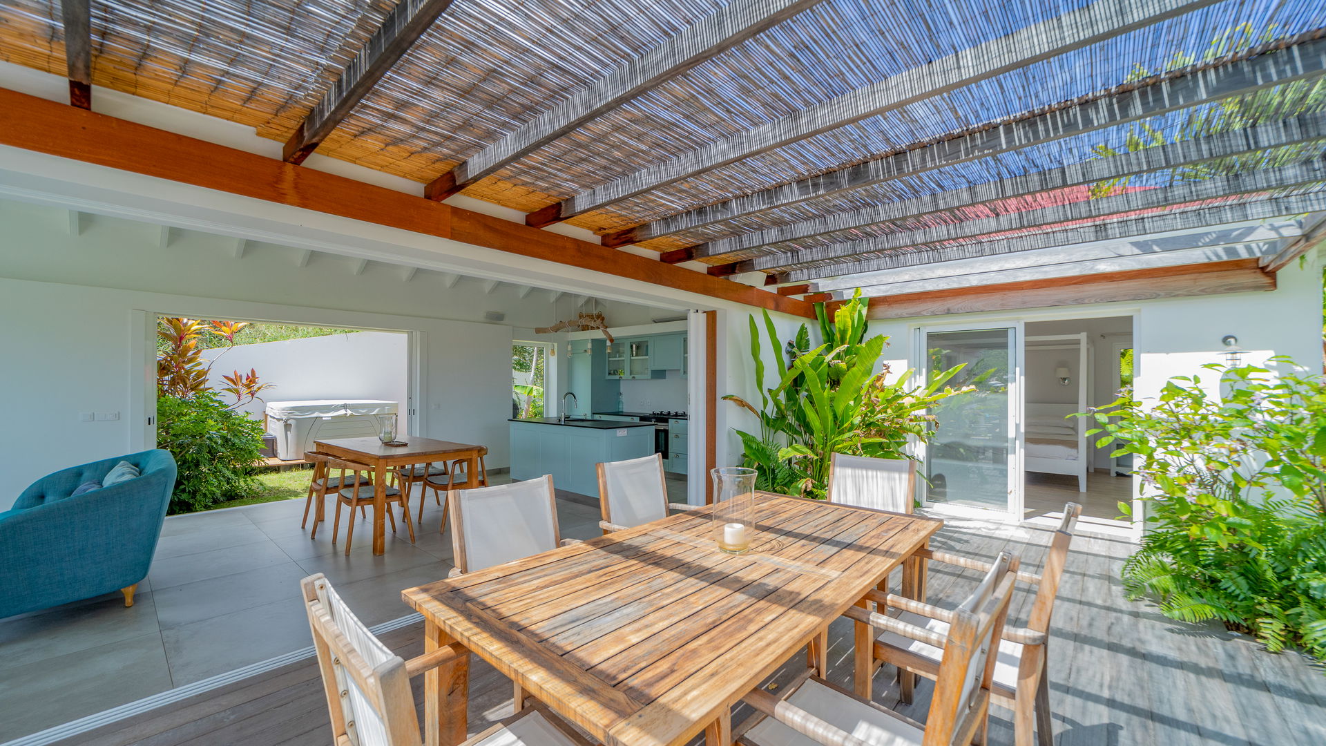 KITCHEN & DINING AREA