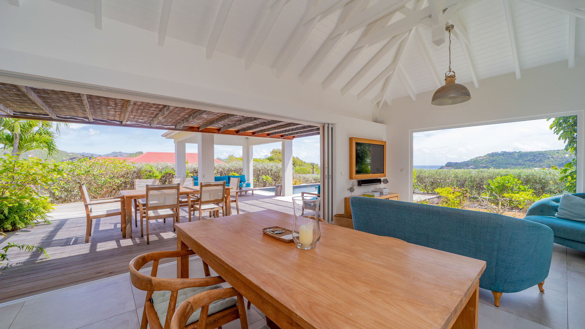 KITCHEN & DINING AREA