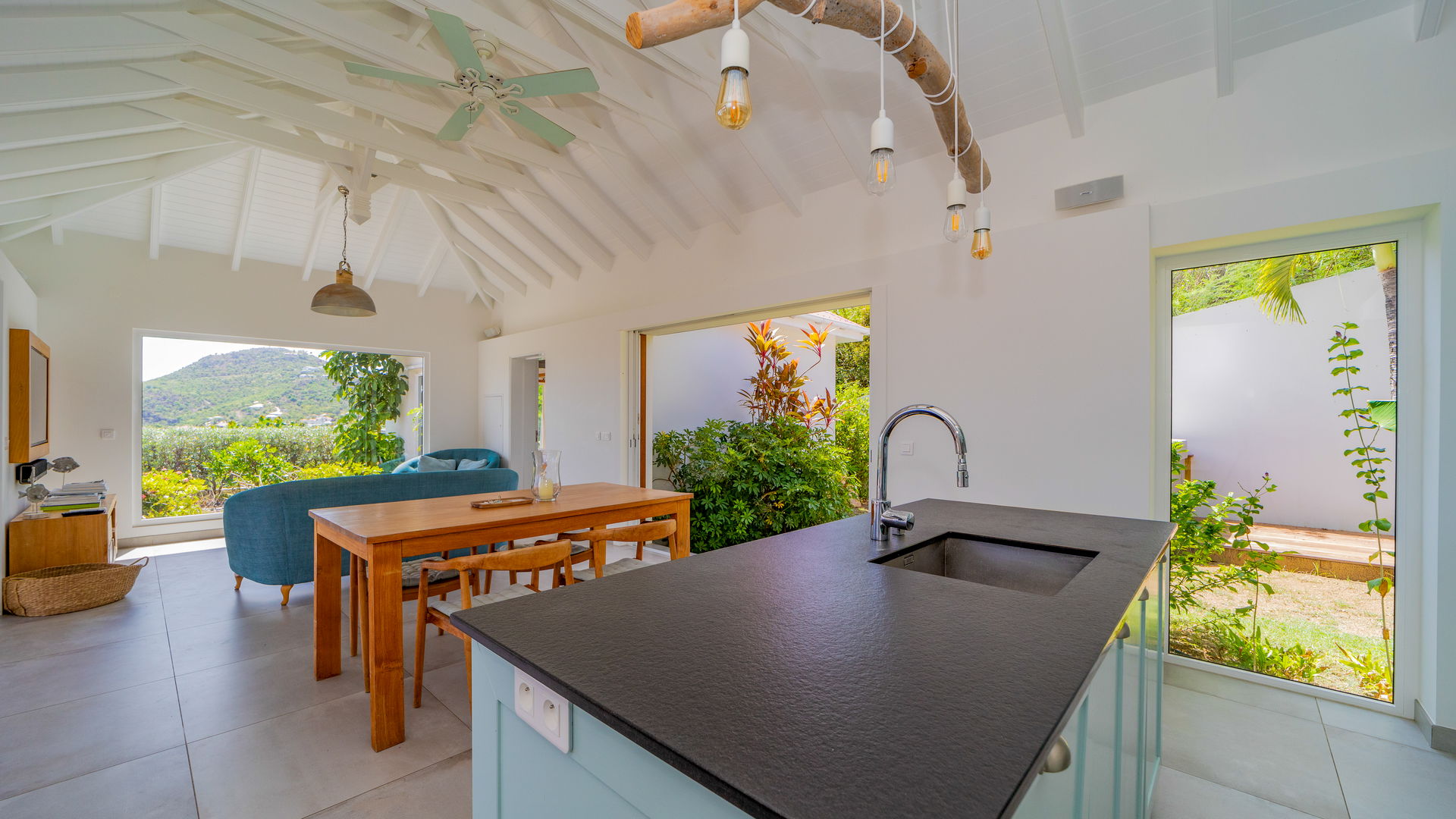 KITCHEN & DINING AREA