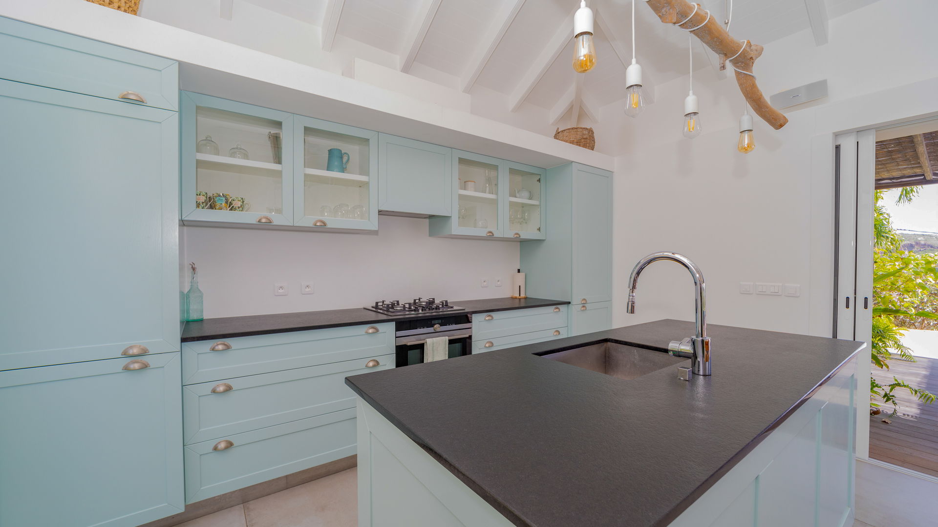 KITCHEN & DINING AREA