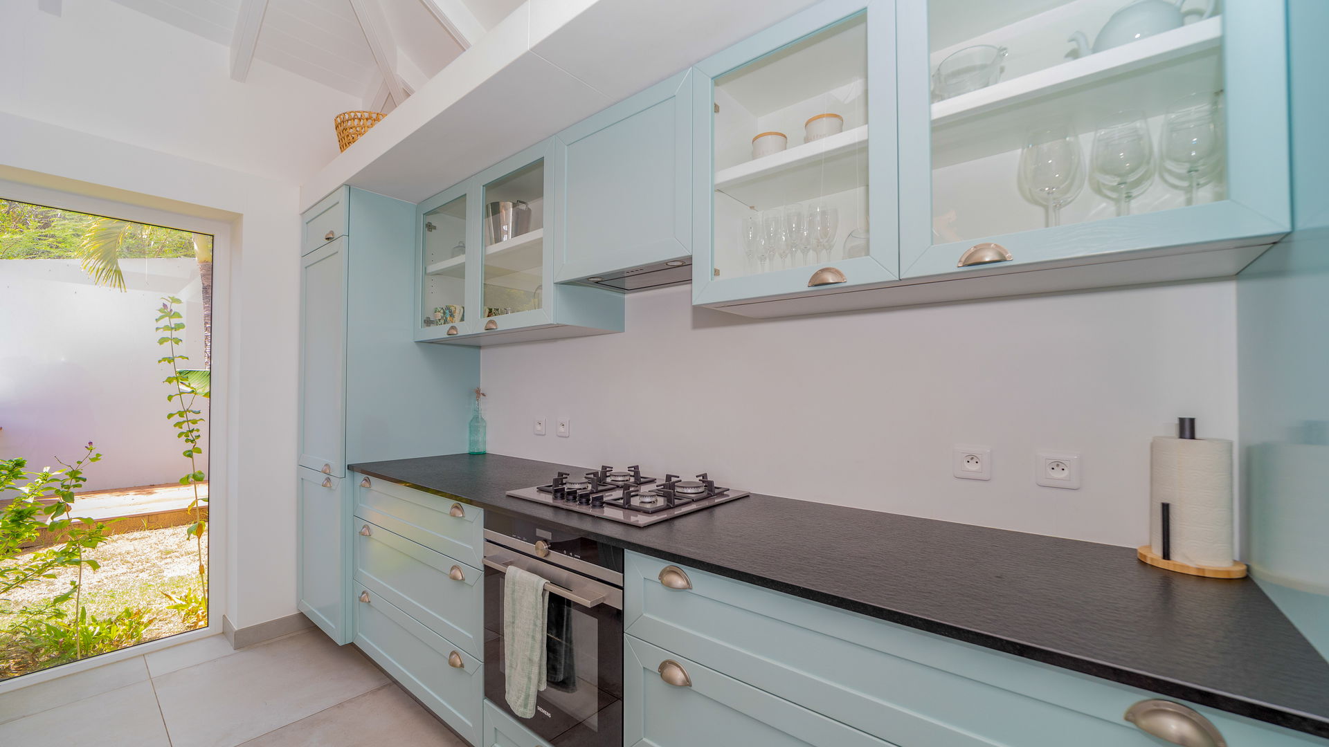 KITCHEN & DINING AREA