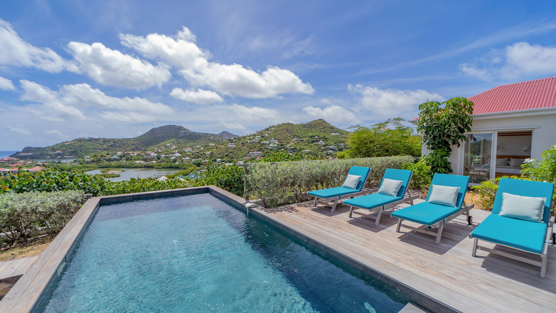 POOL & TERRACE