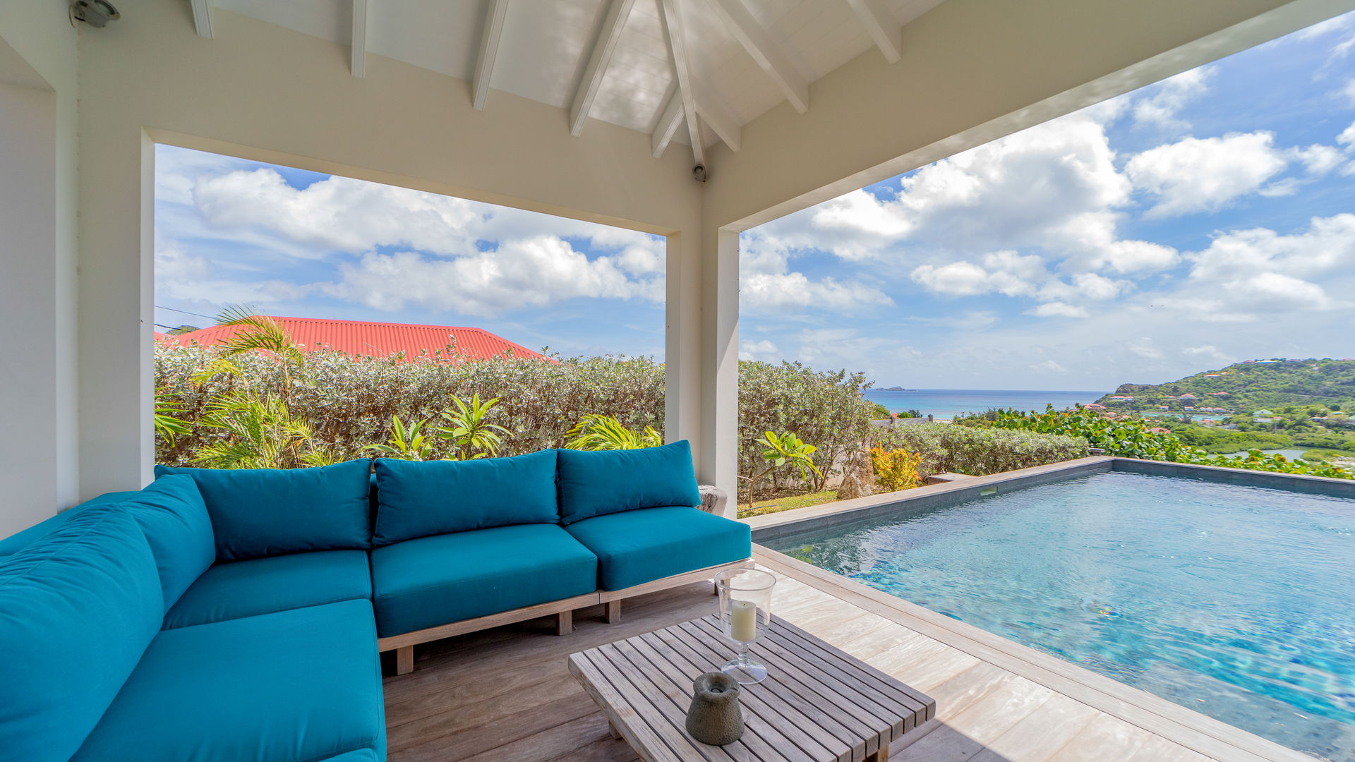 POOL & TERRACE