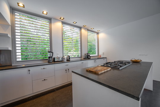 VILLA EDEN HOUSE KITCHEN & DINING AREA 14