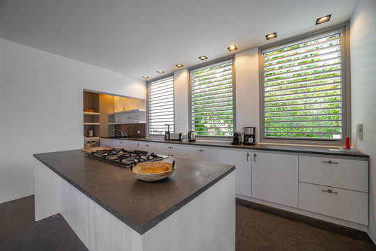 VILLA EDEN HOUSE KITCHEN & DINING AREA 19