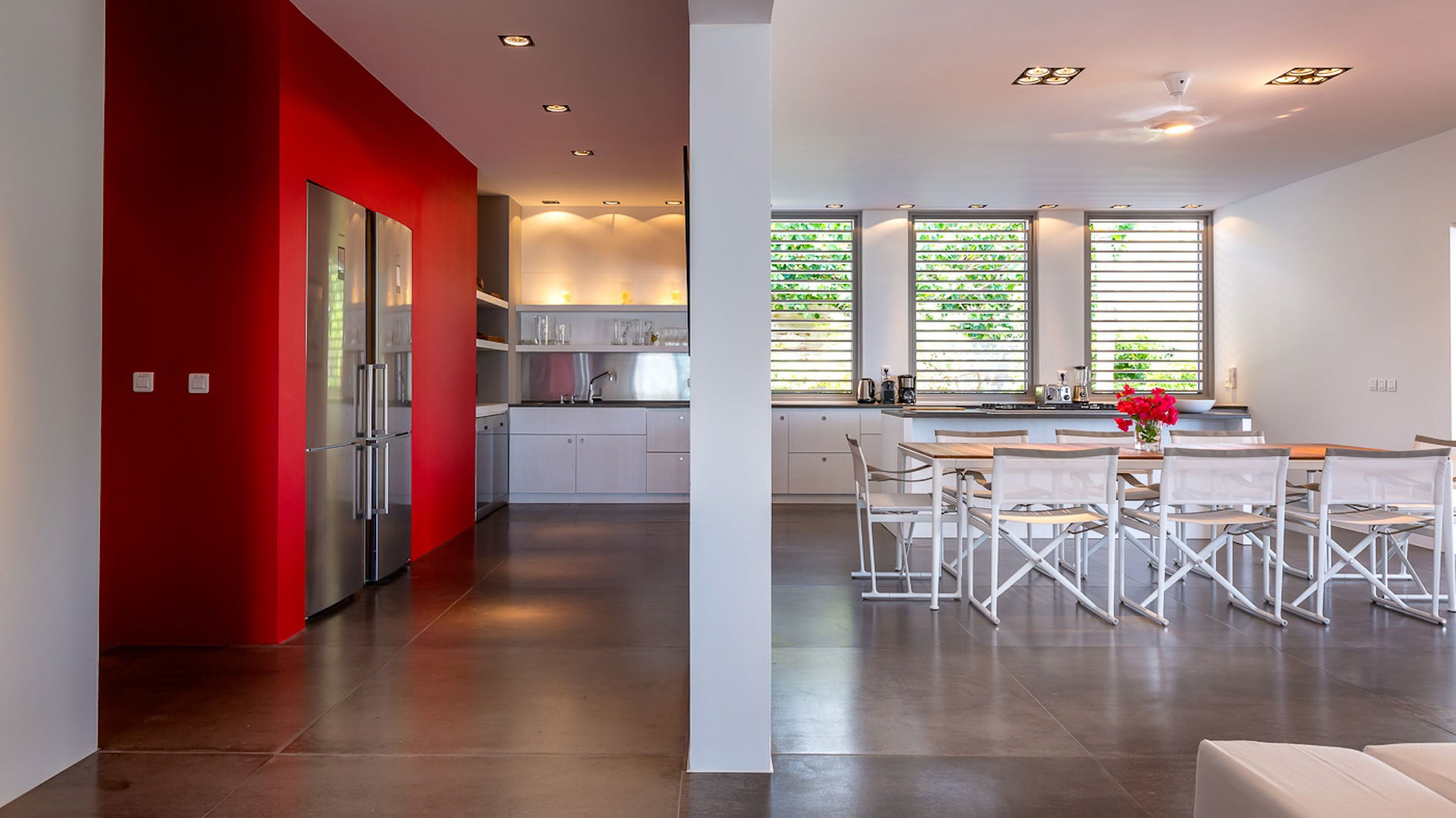 KITCHEN & DINING AREA