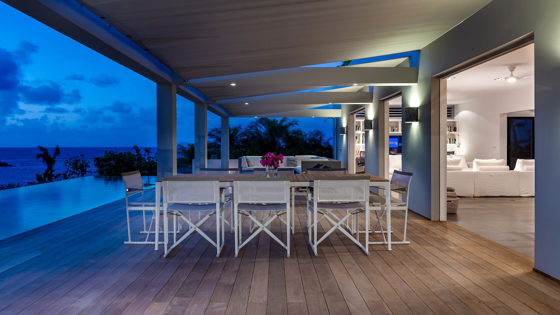 KITCHEN & DINING AREA