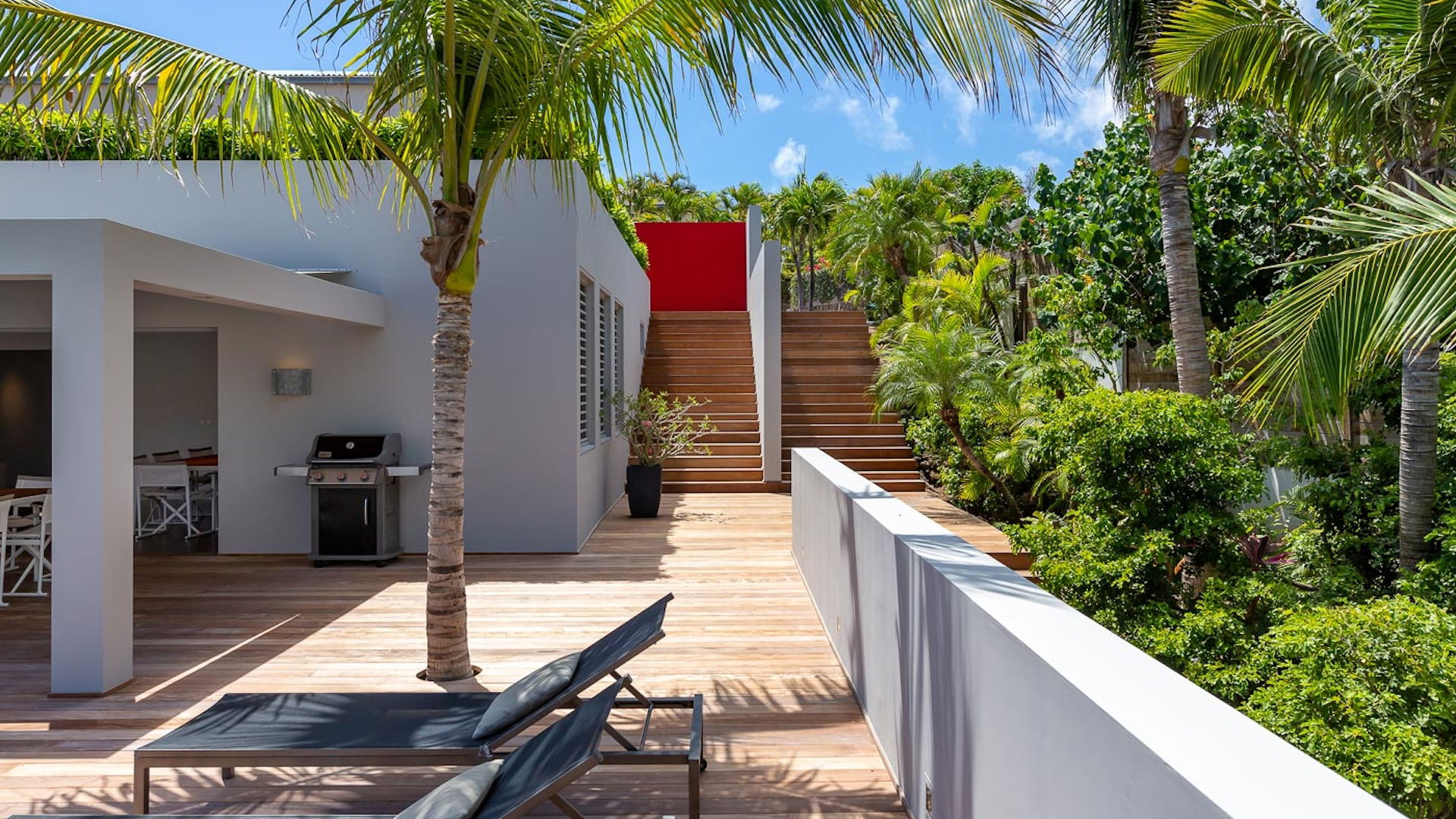 POOL & TERRACE