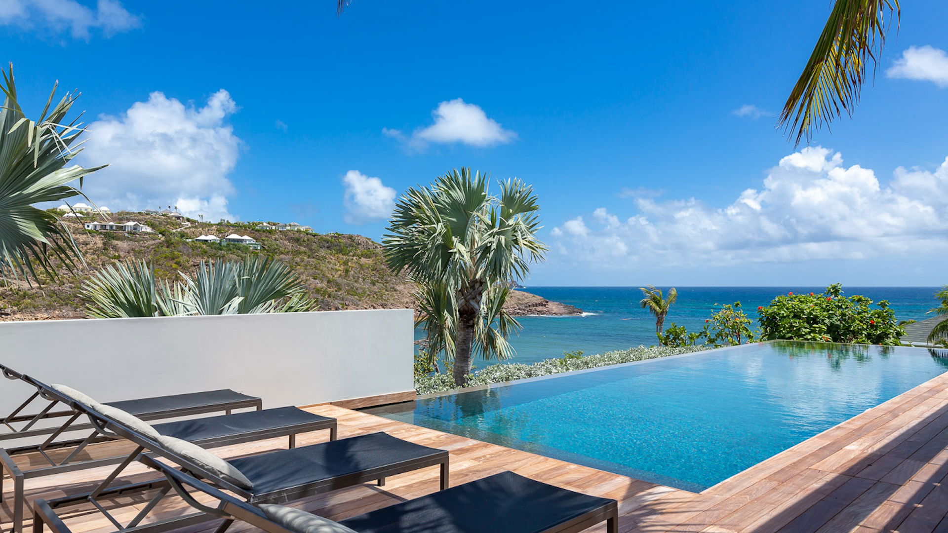 POOL & TERRACE