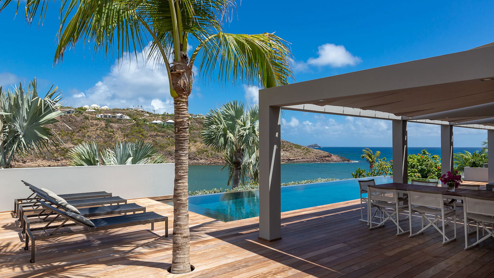 POOL & TERRACE