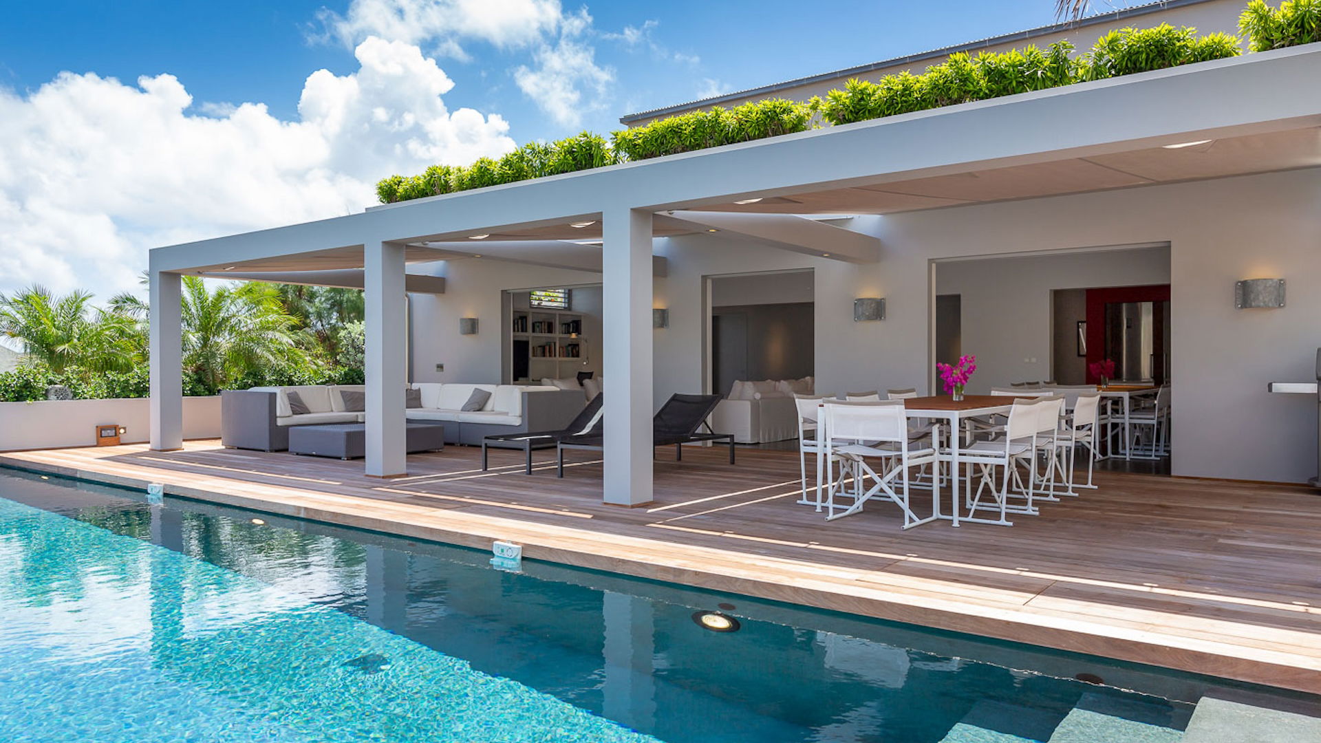 POOL & TERRACE