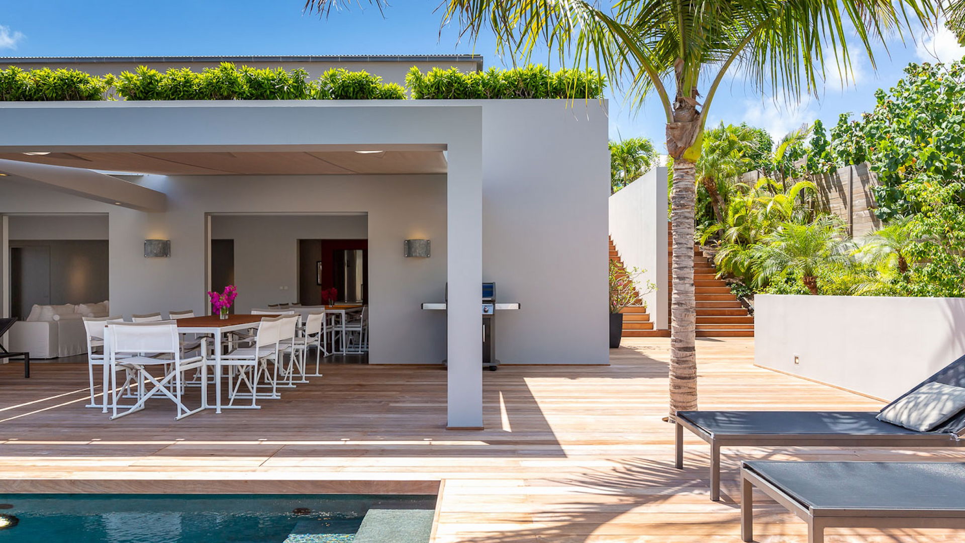 POOL & TERRACE
