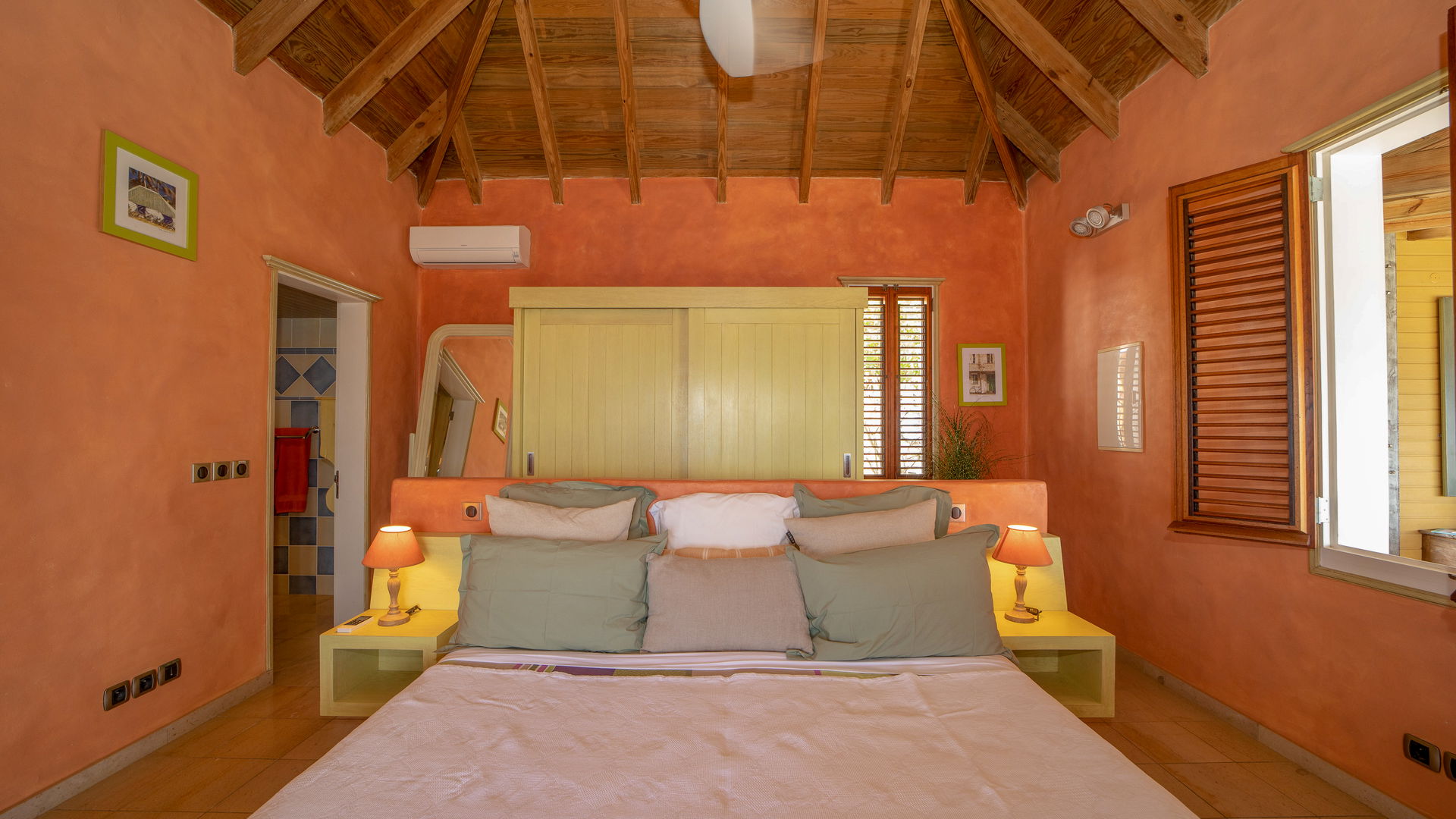 BEDROOM 2