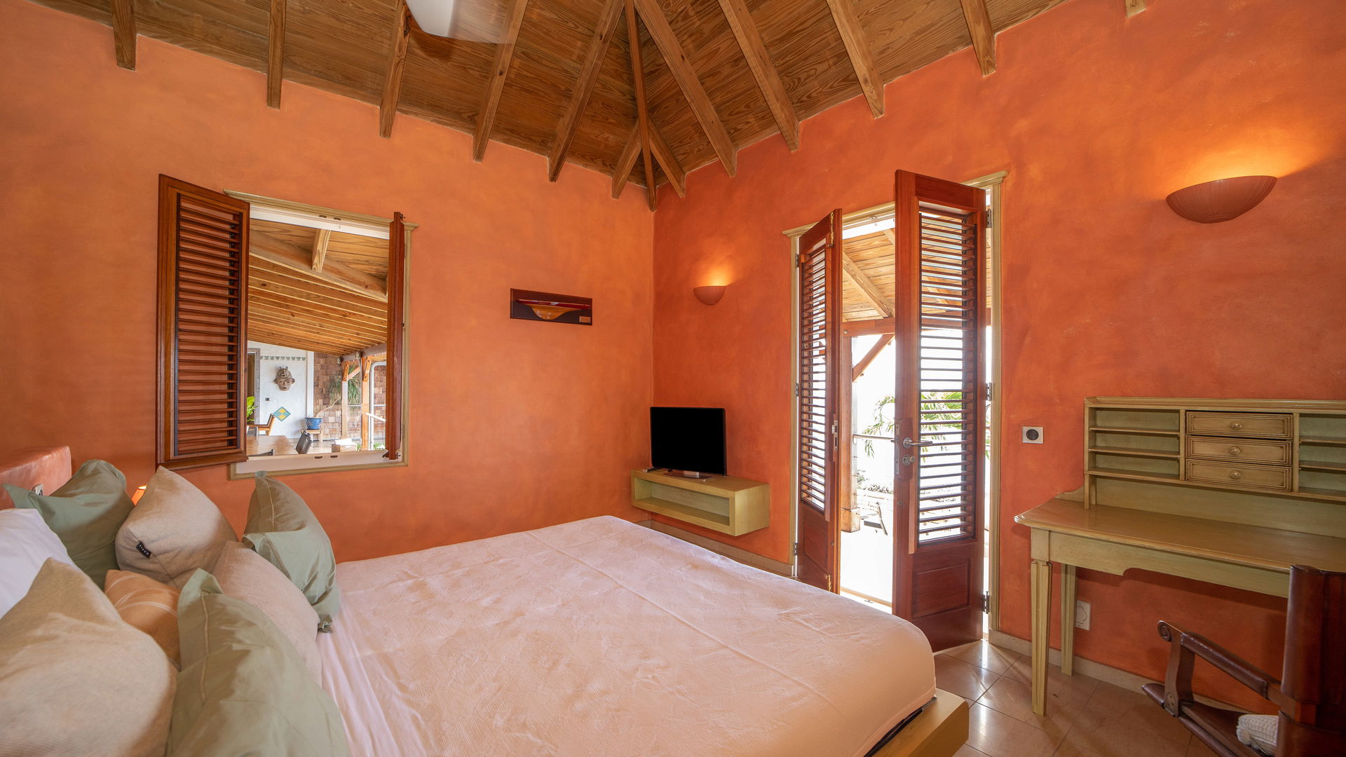 BEDROOM 2