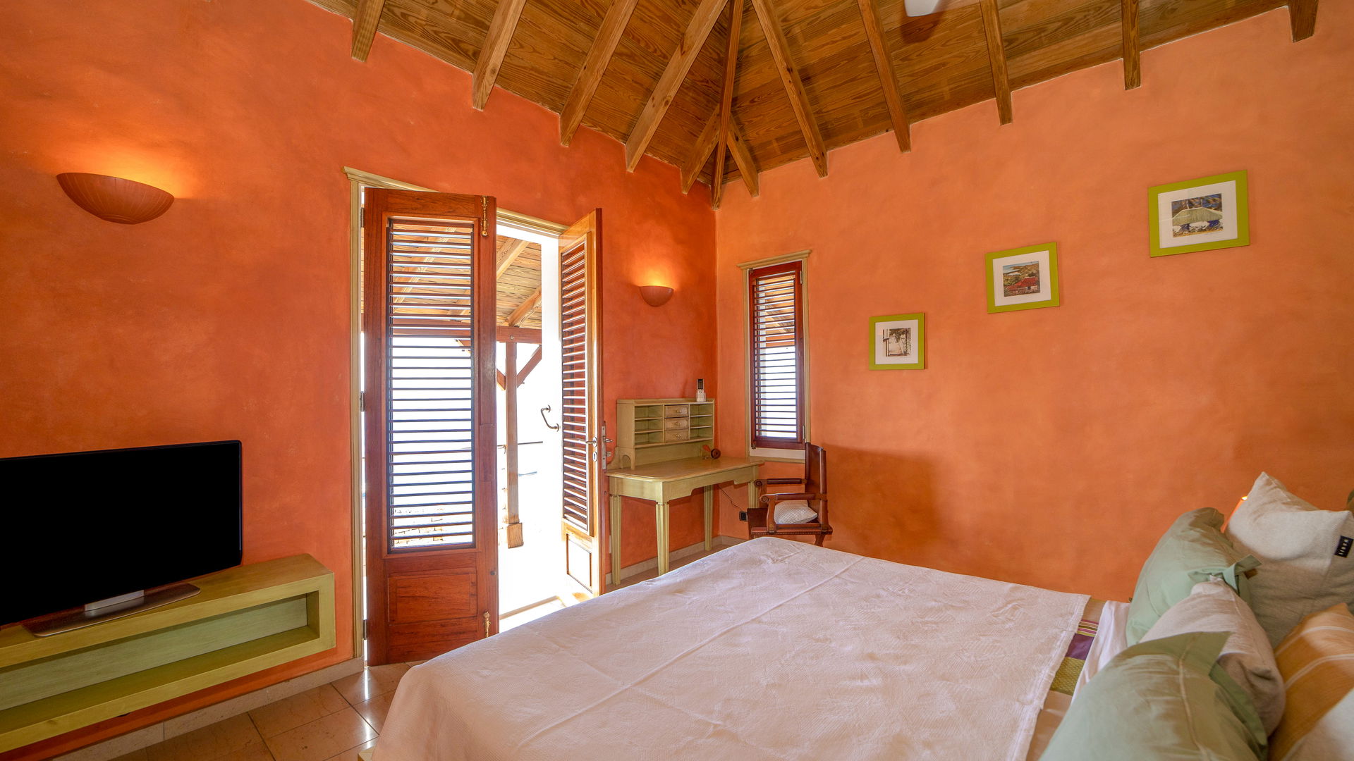 BEDROOM 2