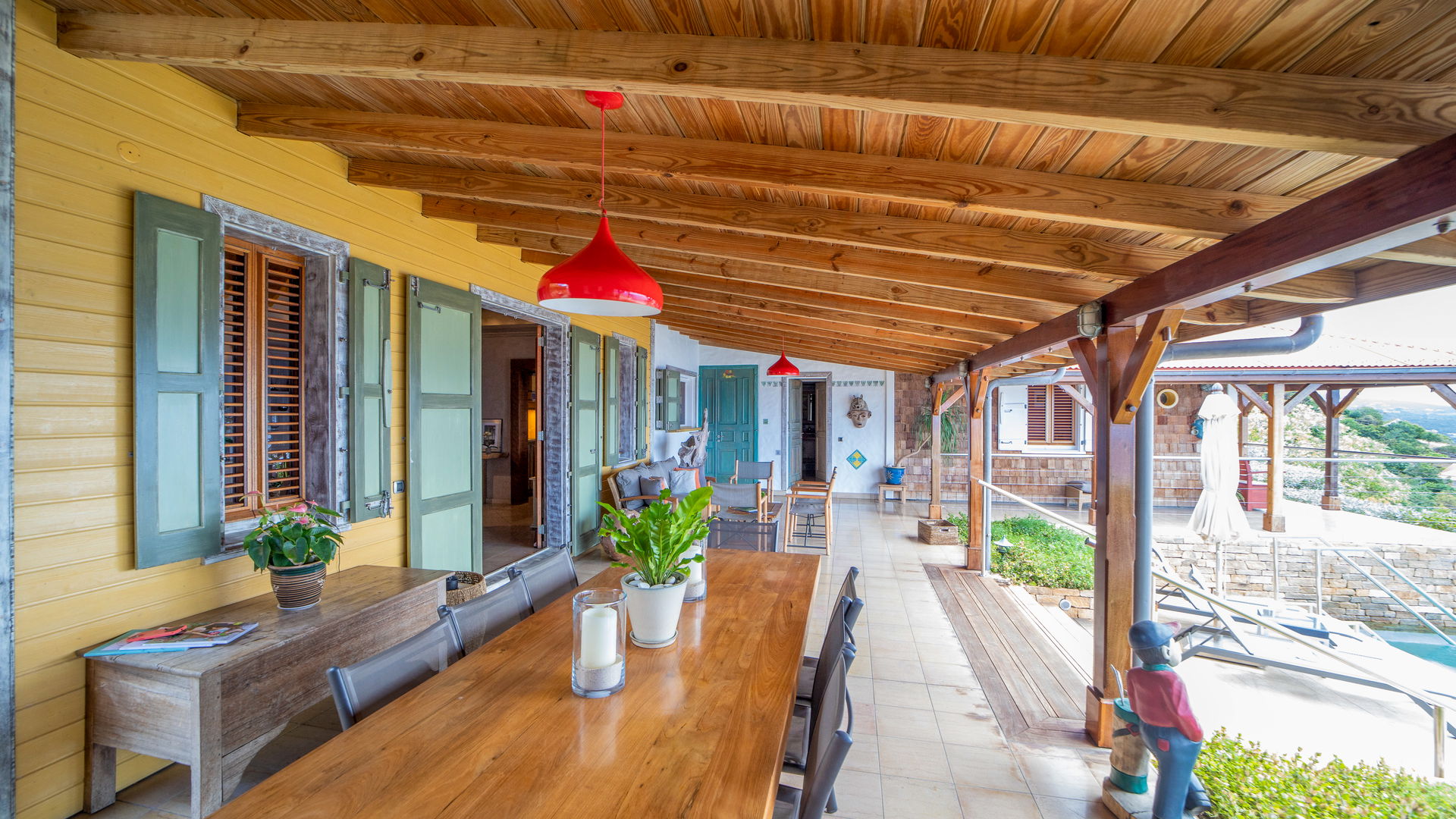 KITCHEN & DINING AREA
