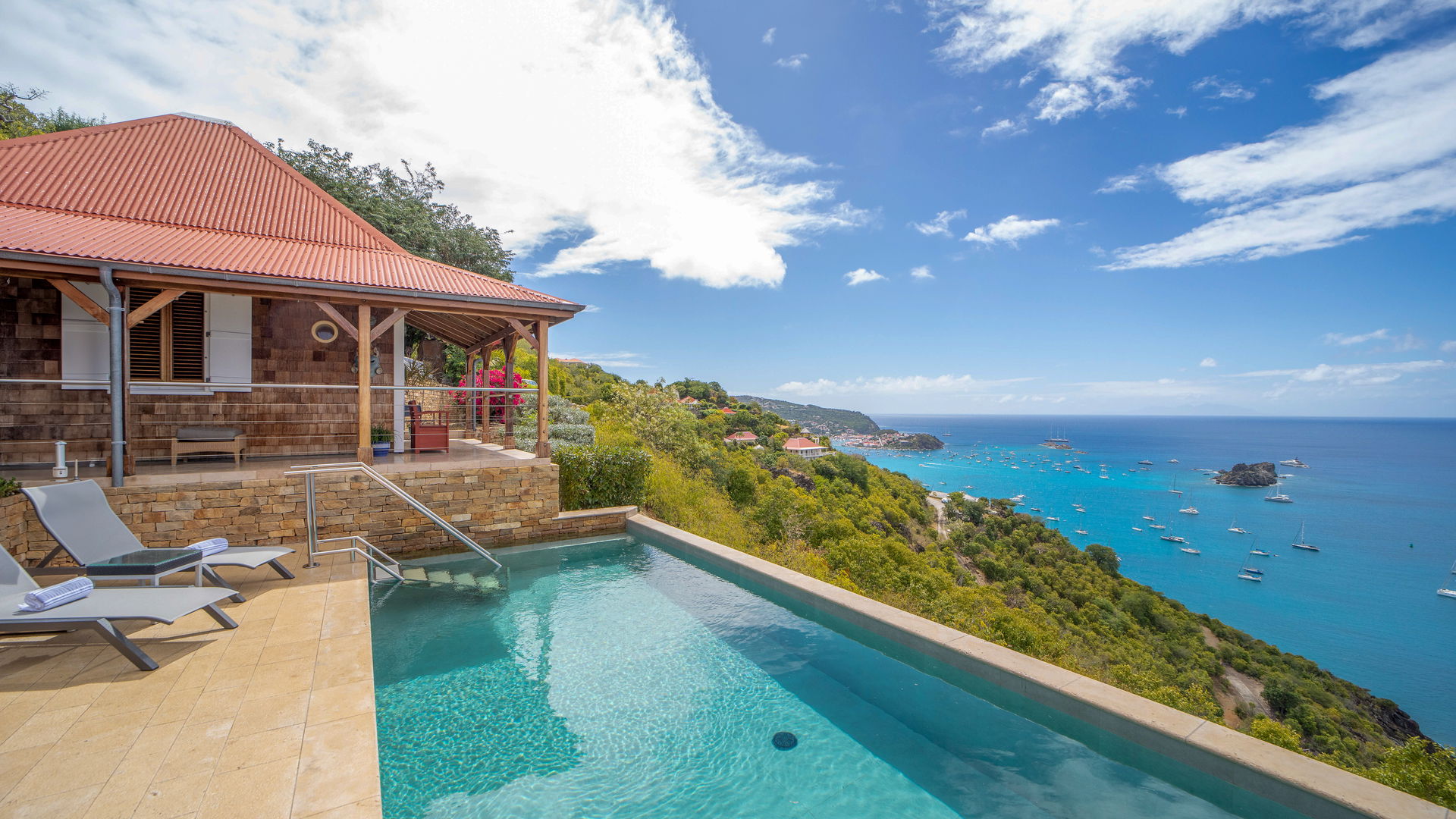 POOL & TERRACE