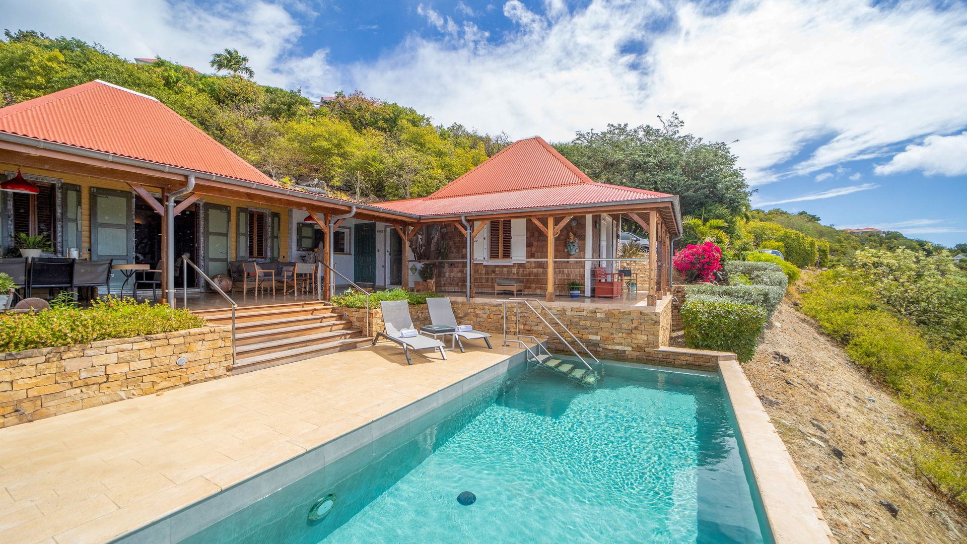POOL & TERRACE