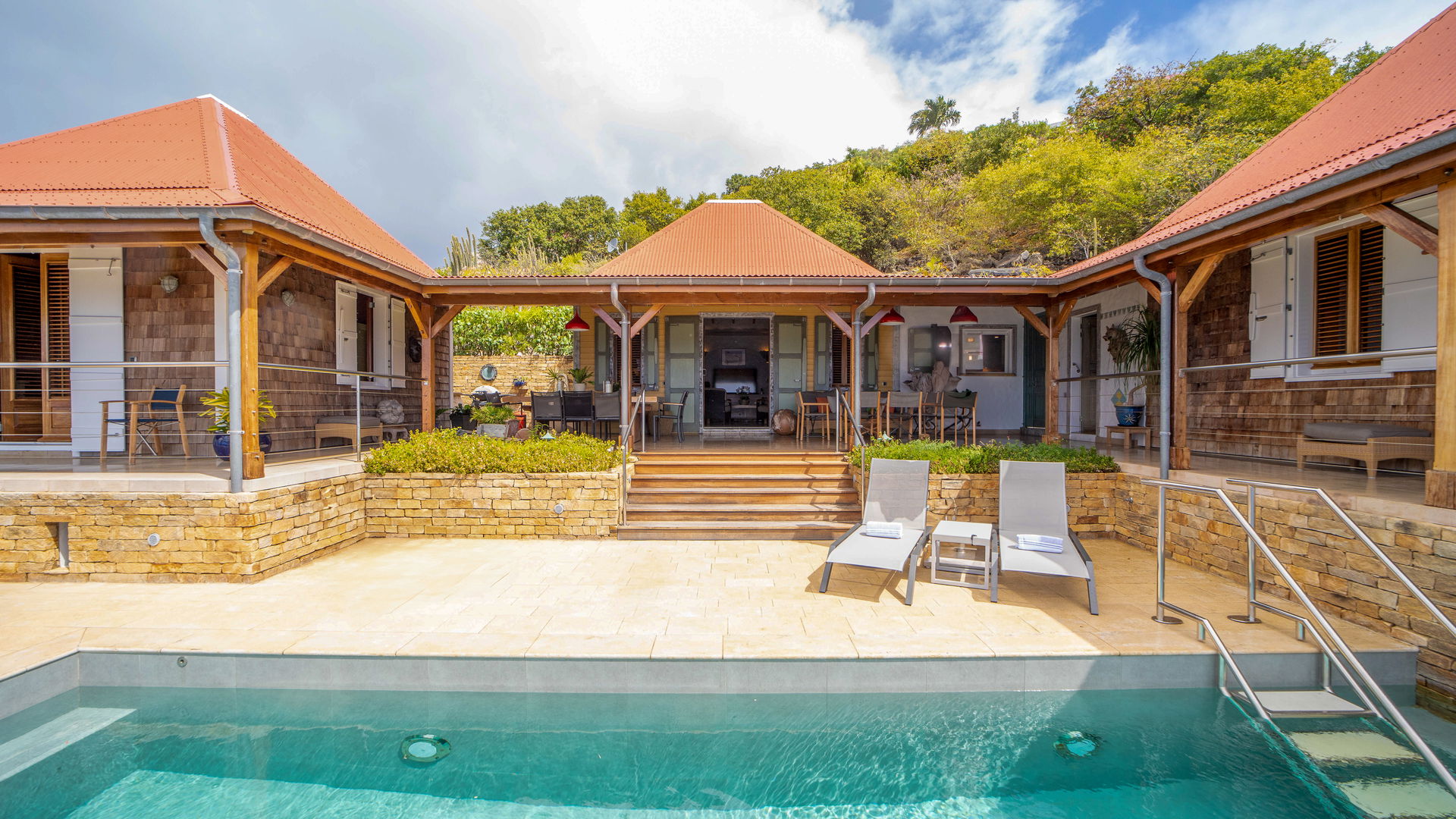POOL & TERRACE