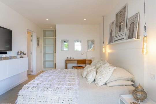 VILLA HALOWA BEDROOM1 1