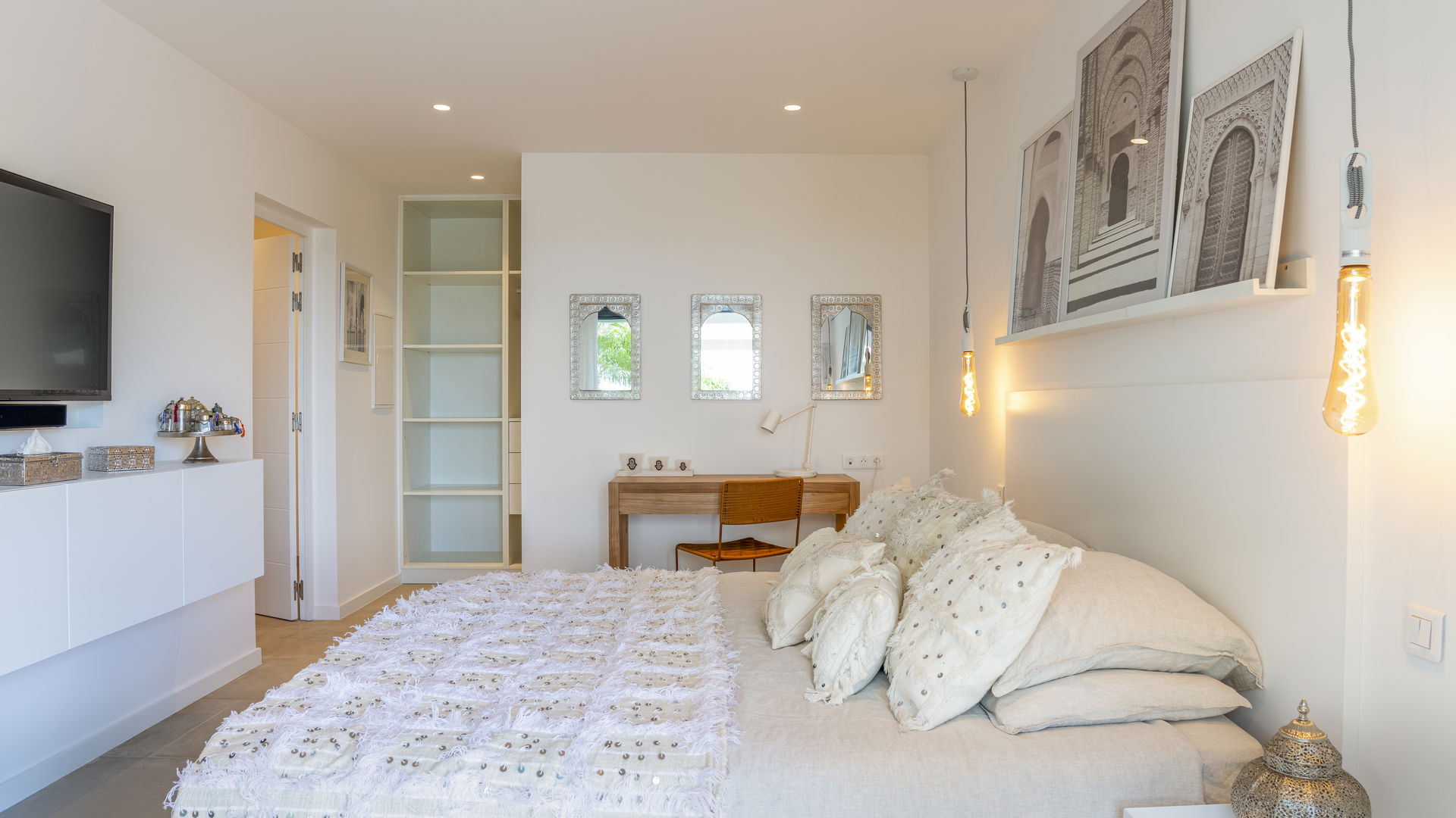 BEDROOM 1