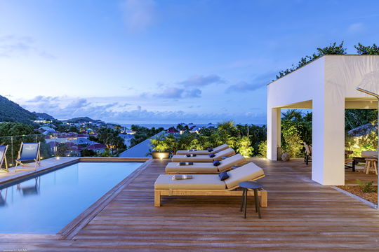 VILLA HALOWA BY NIGHT 1