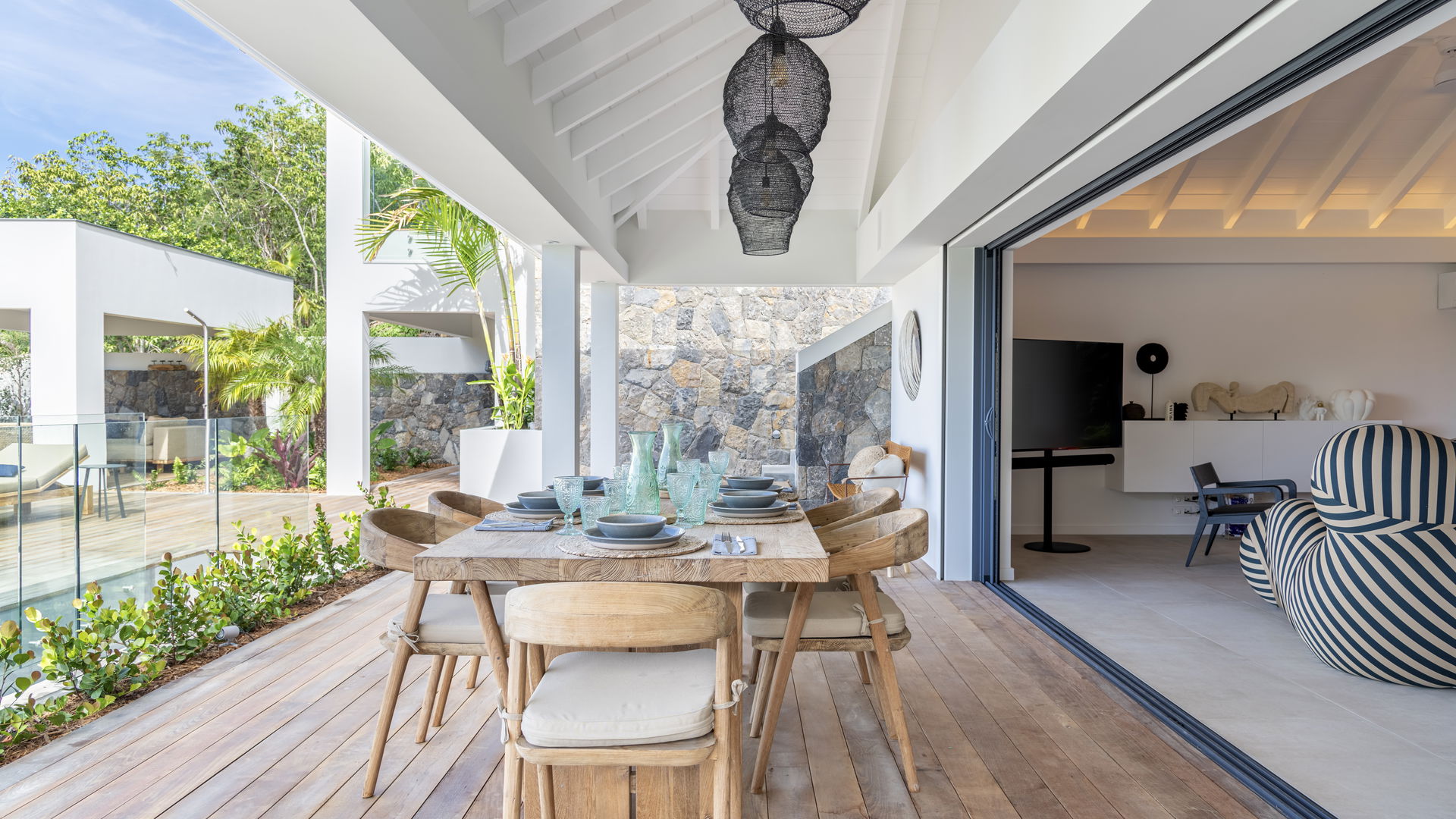 KITCHEN & DINING AREA