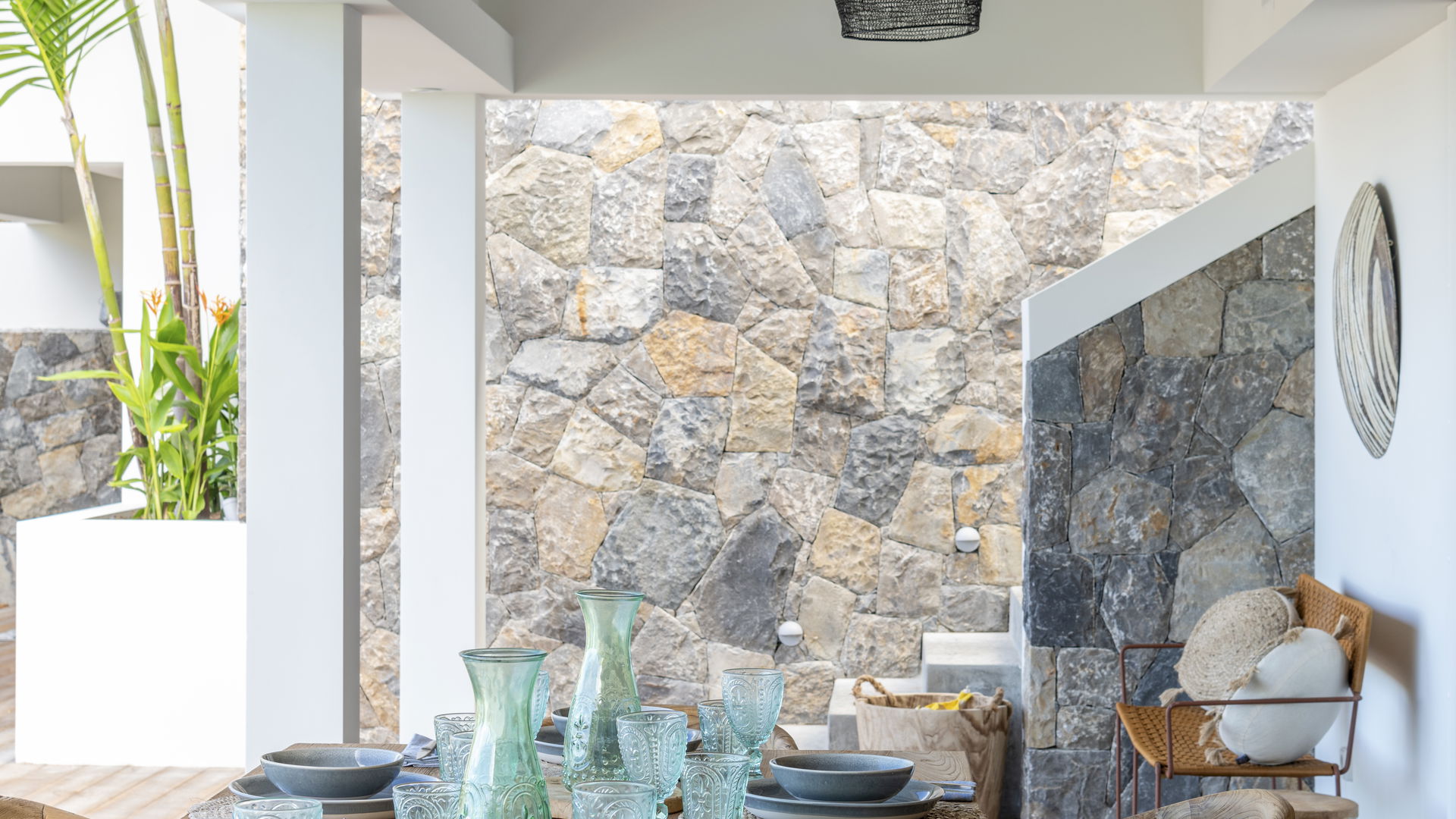 KITCHEN & DINING AREA