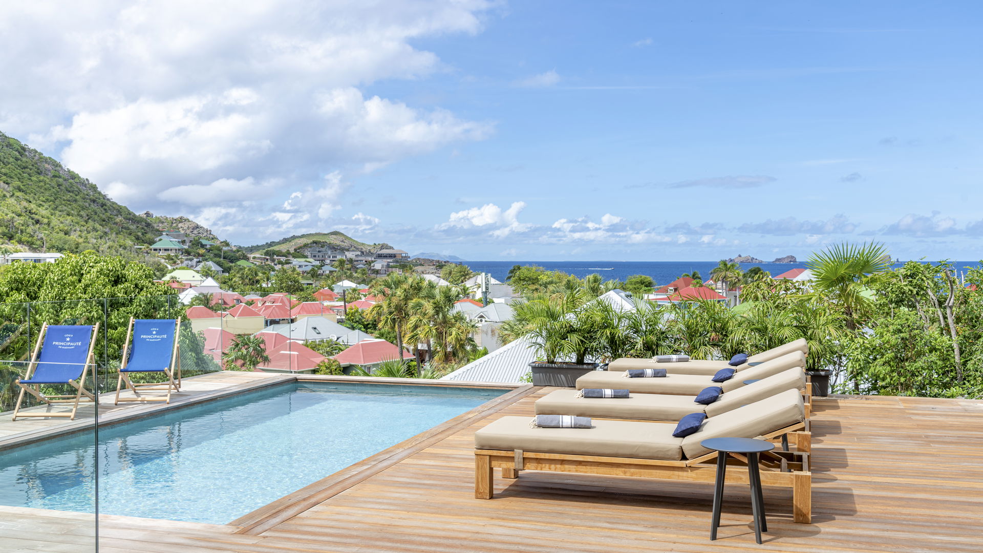 POOL & TERRACE