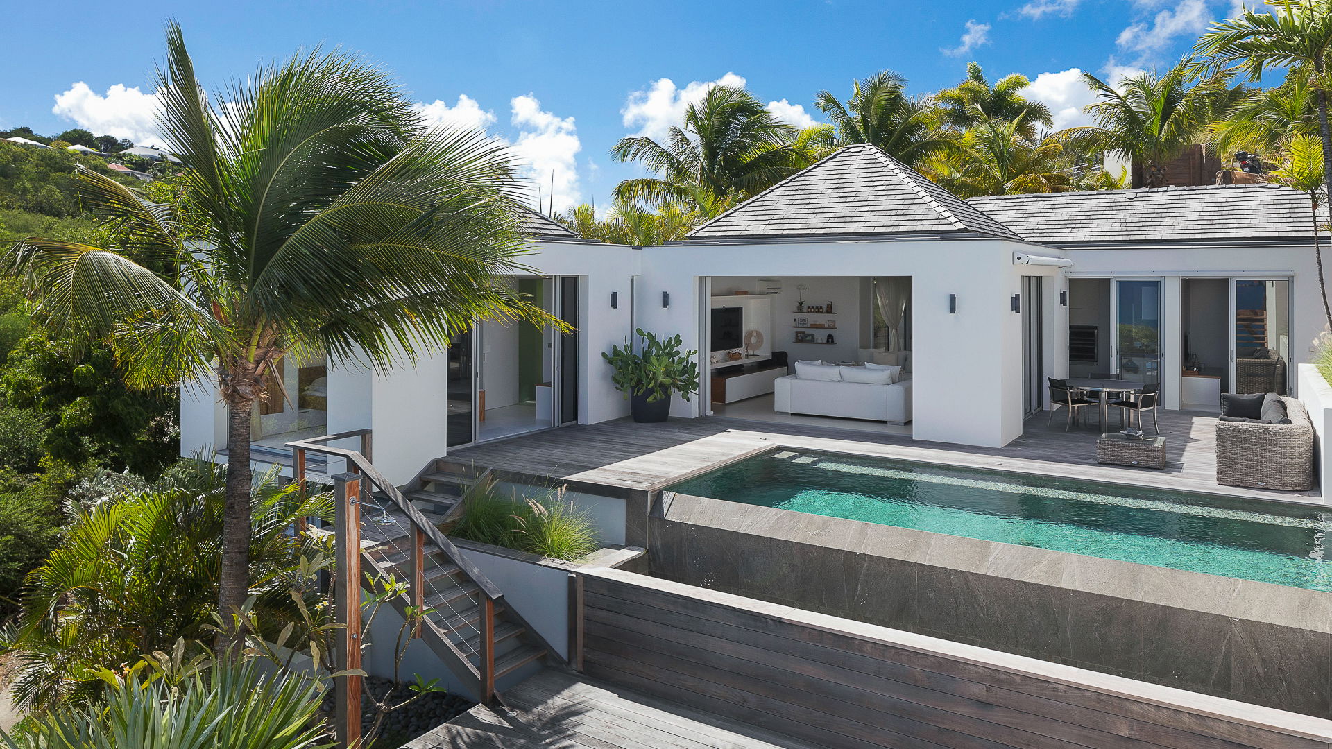 POOL & TERRACE