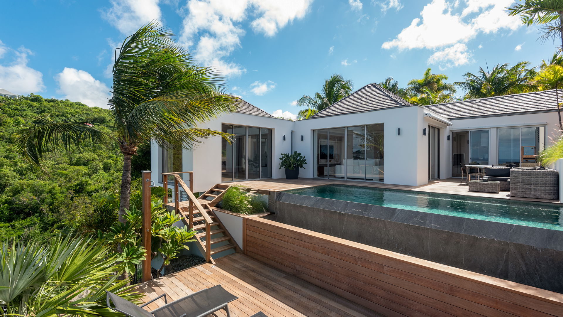 POOL & TERRACE