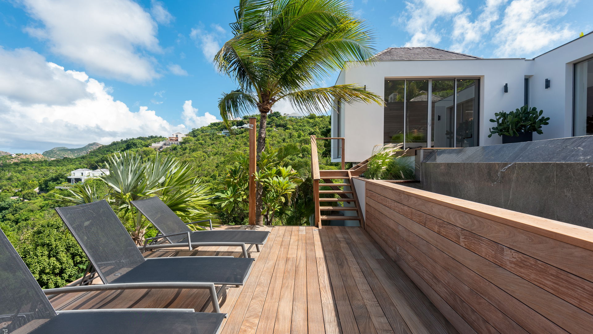 POOL & TERRACE