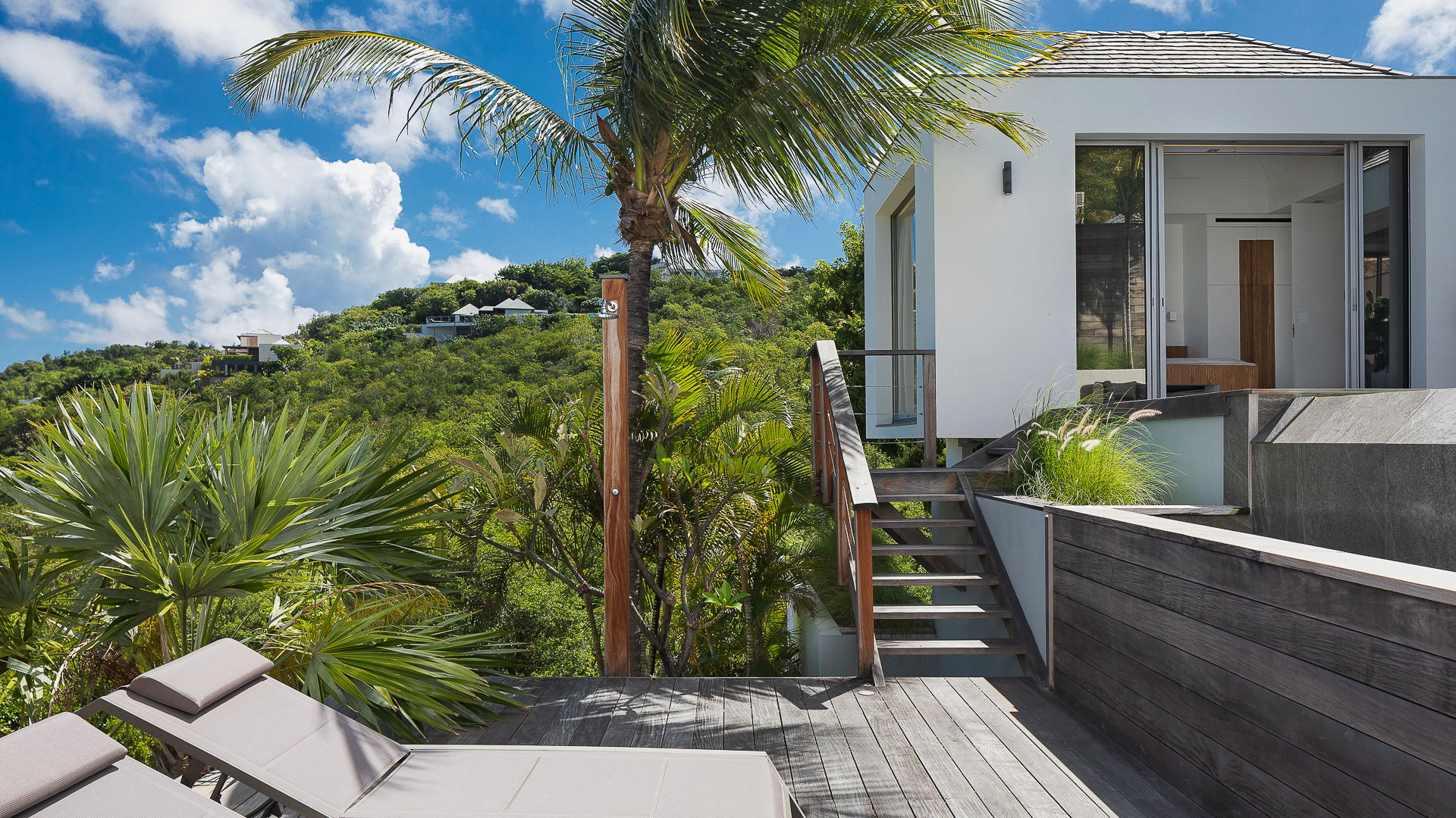 POOL & TERRACE