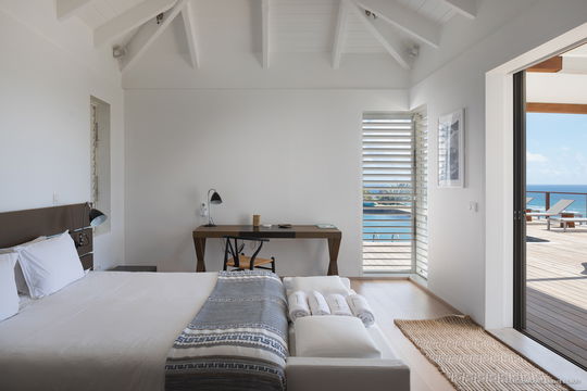 VILLA COSMOS BEDROOM1 1