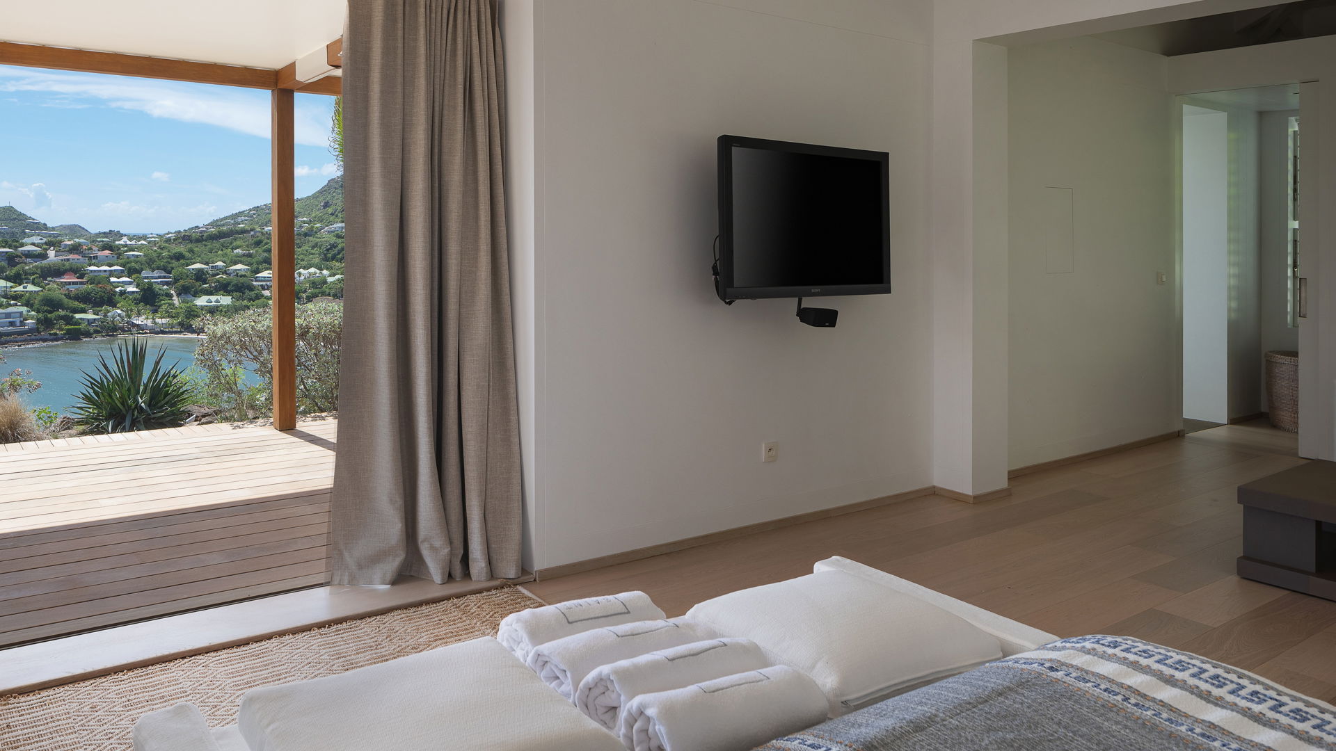 BEDROOM 1