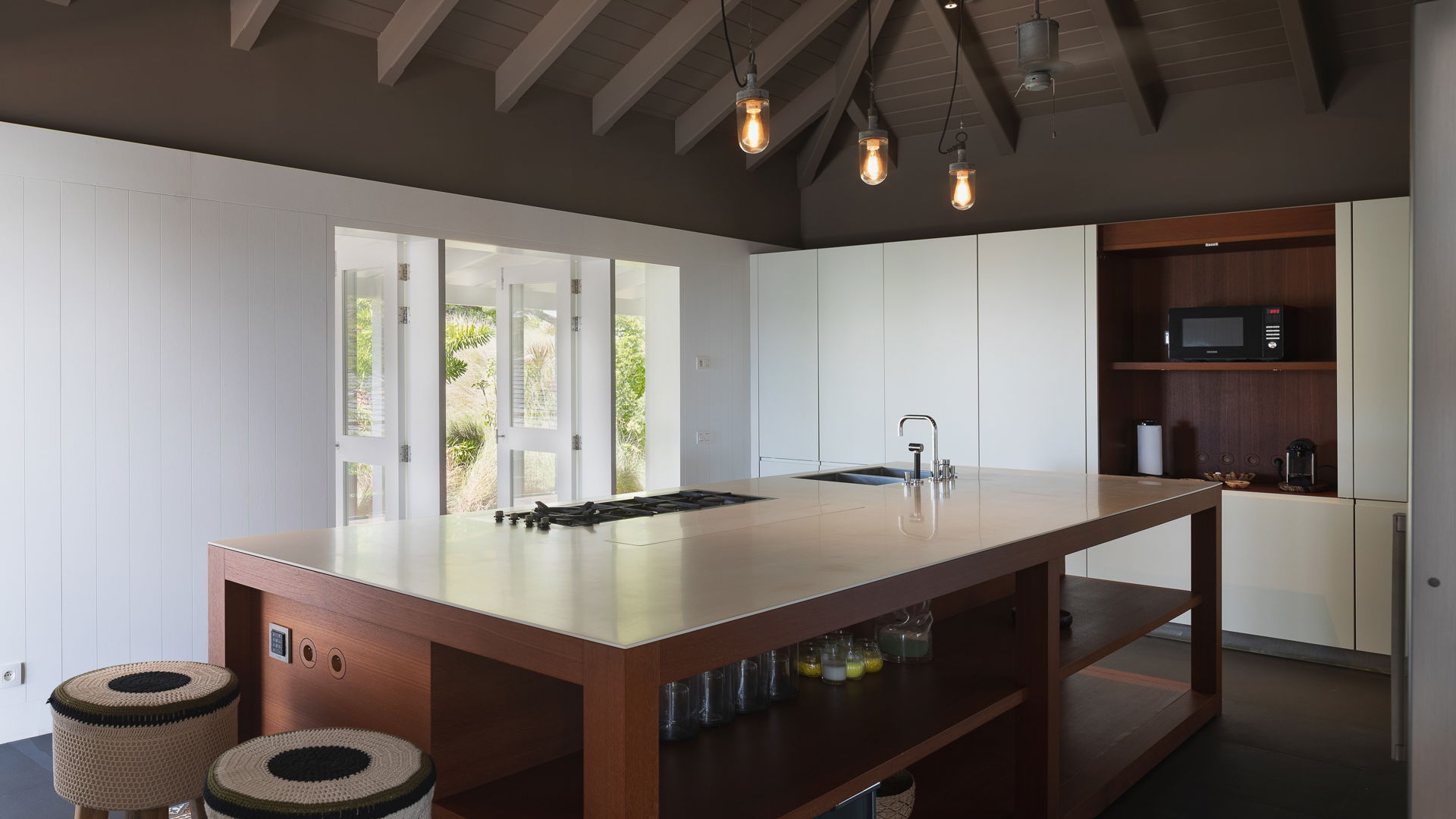 KITCHEN & DINING AREA