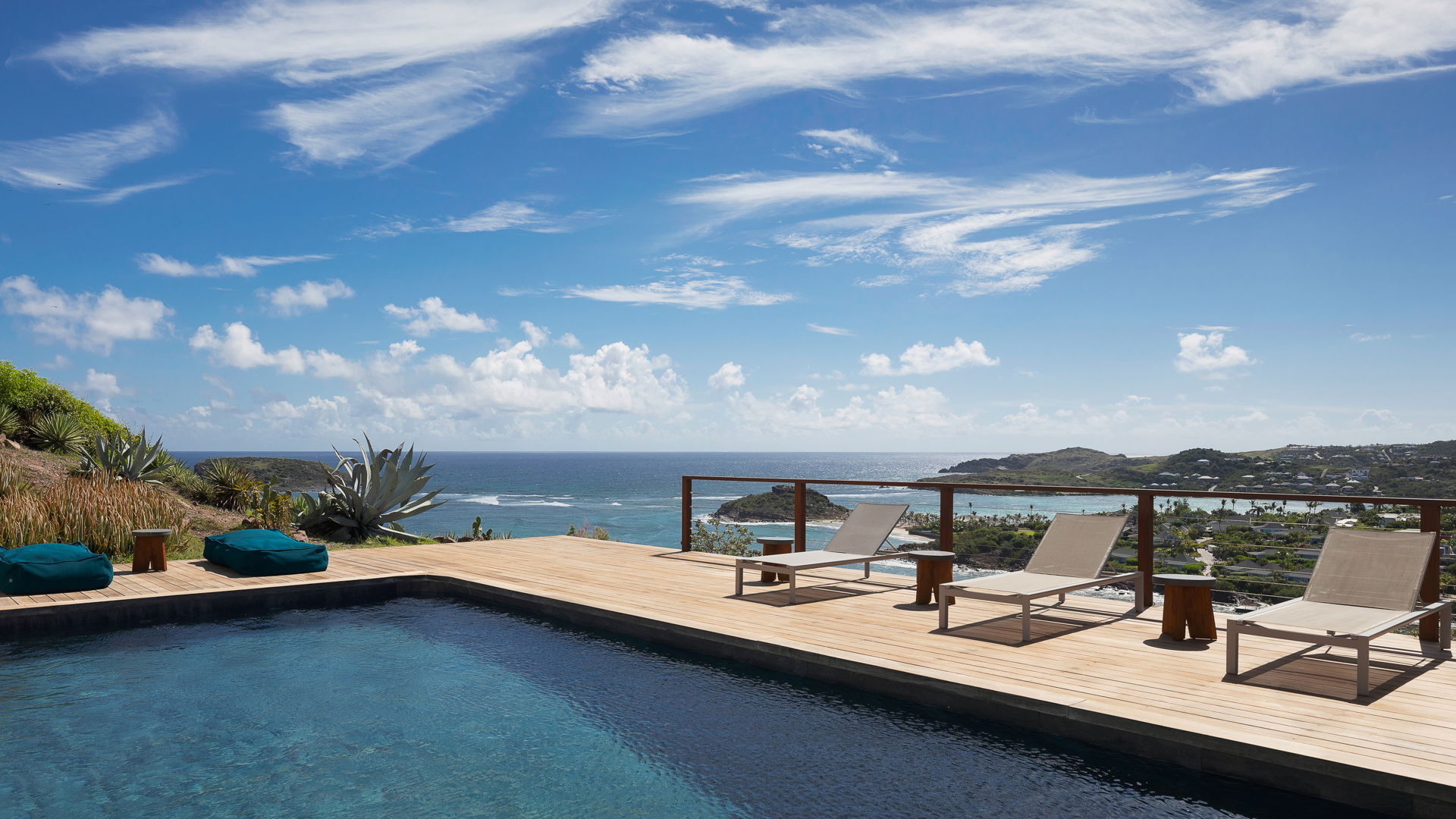 POOL & TERRACE