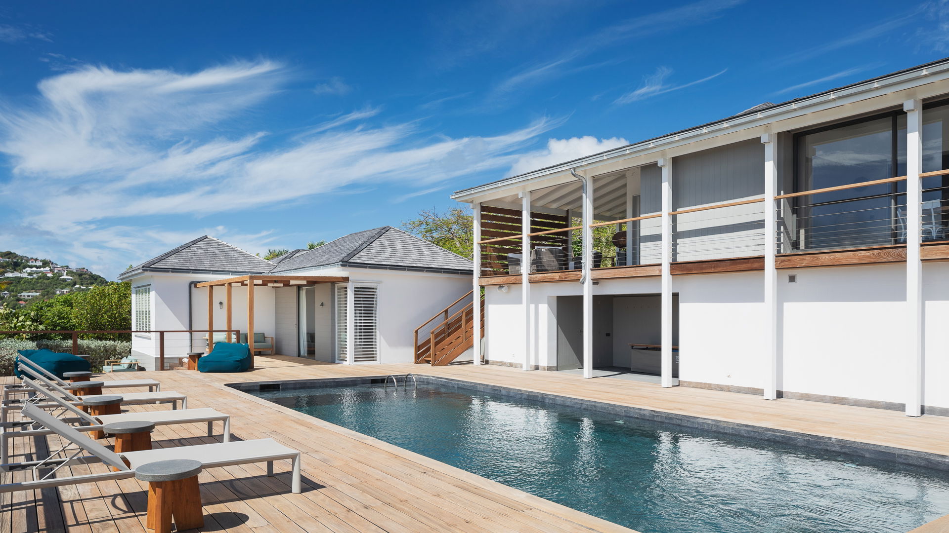 POOL & TERRACE