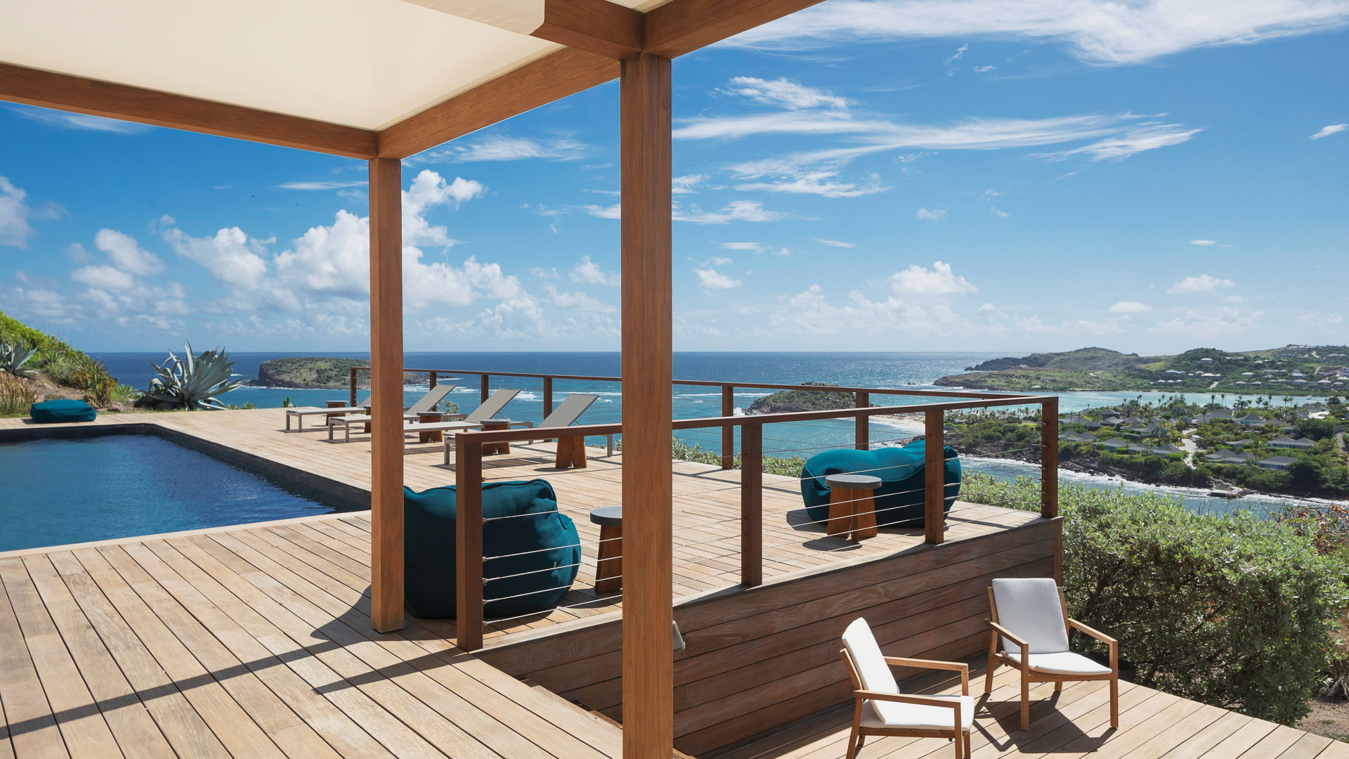 POOL & TERRACE
