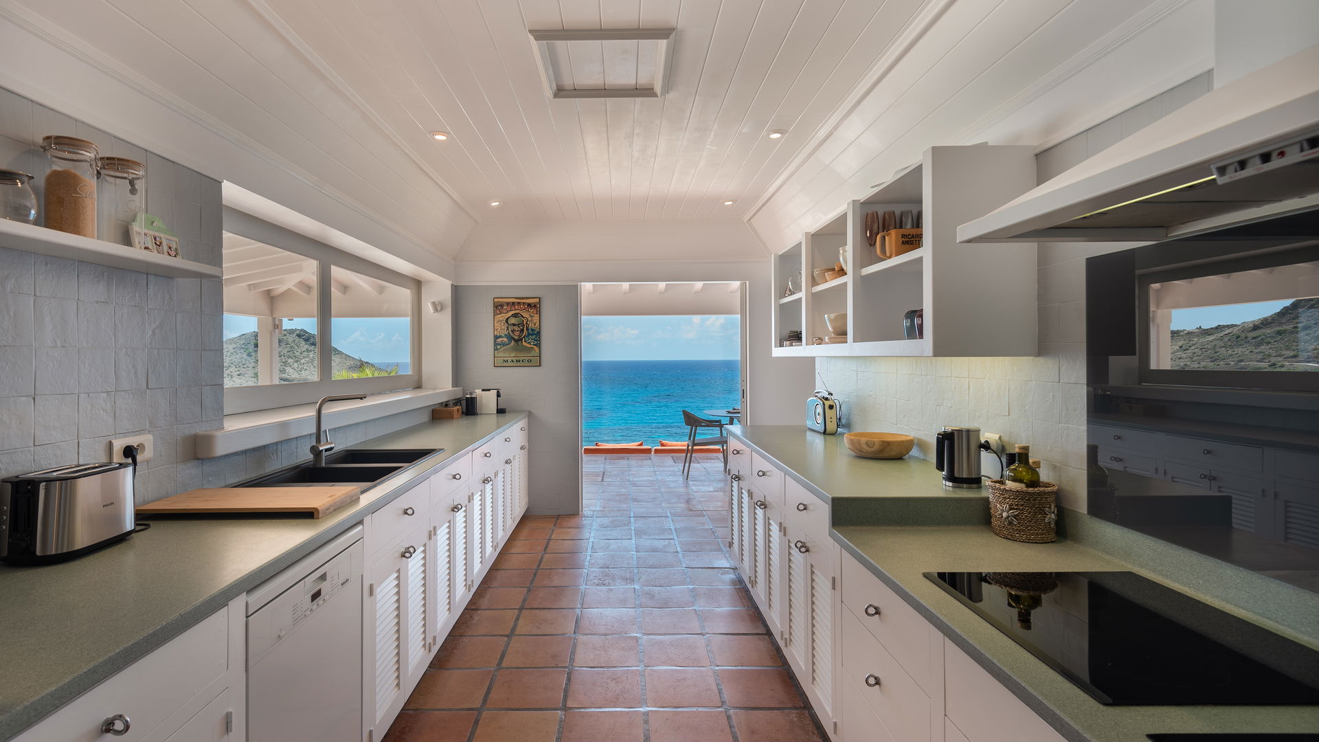 KITCHEN & DINING AREA