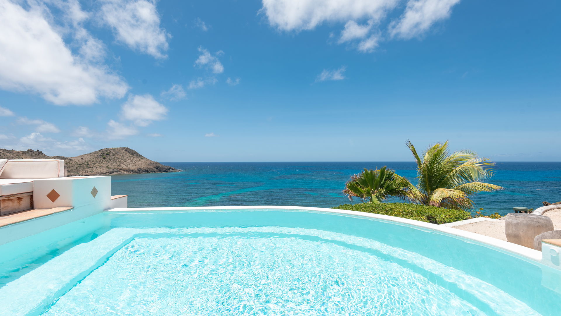 POOL & TERRACE